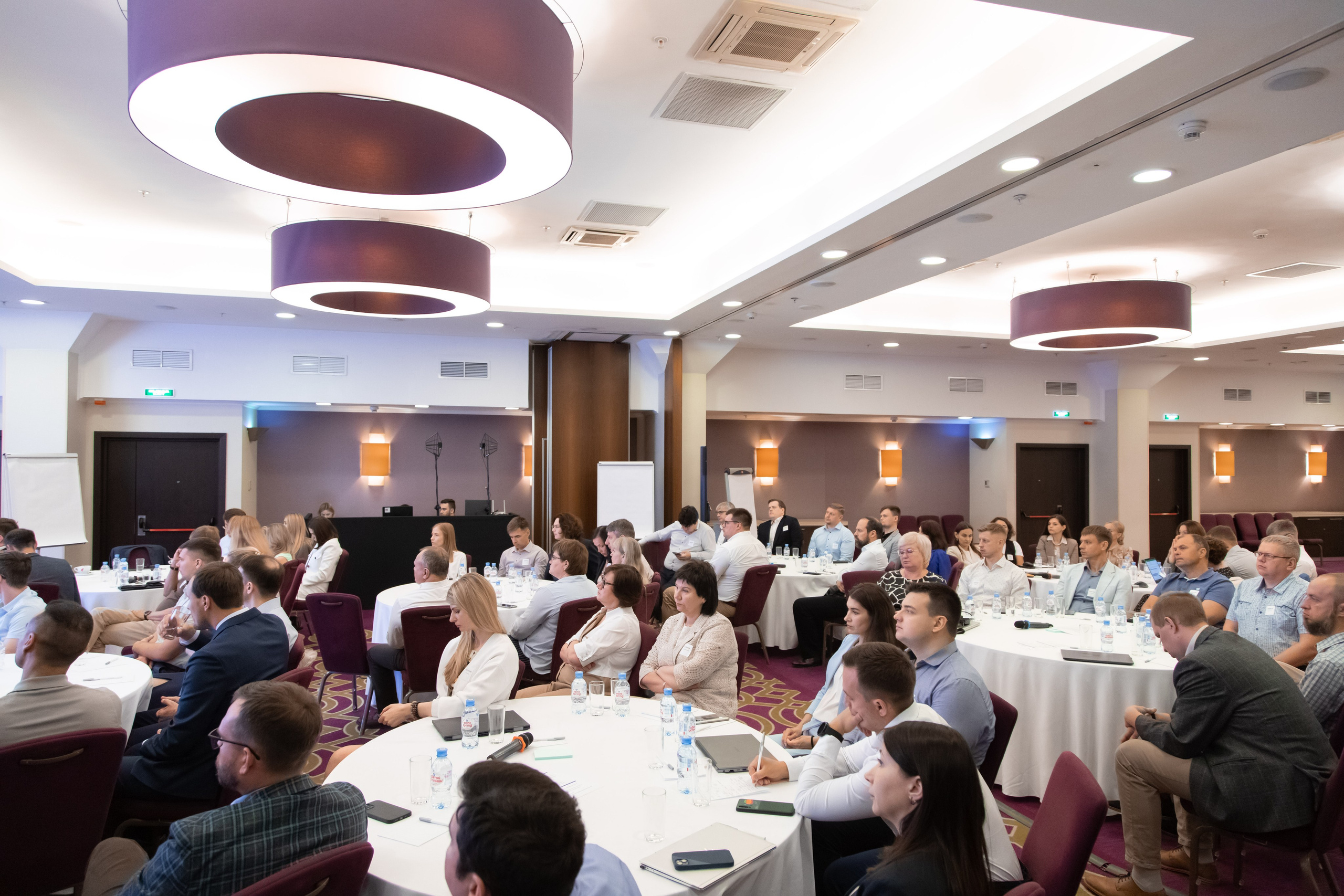 НЛМК — конференция в Петербурге. Двойняшки-фотографы Анна и Анастасия в Санкт-Петербурге