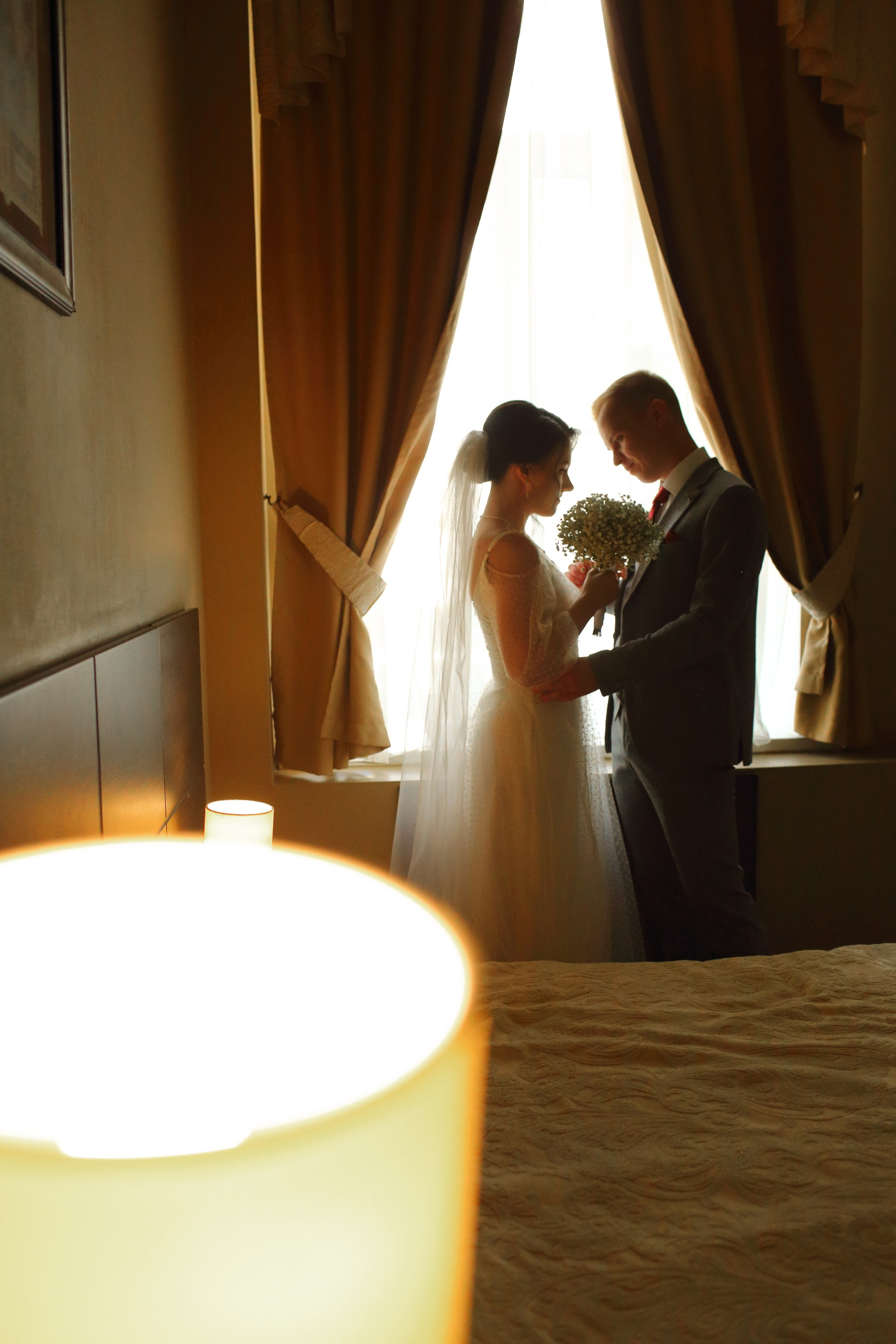 Съемка пары в отеле, на природе, в городе. Свадебный и репортажный фотограф в Ярославле и Санкт-Петербурге Роман Микрюков