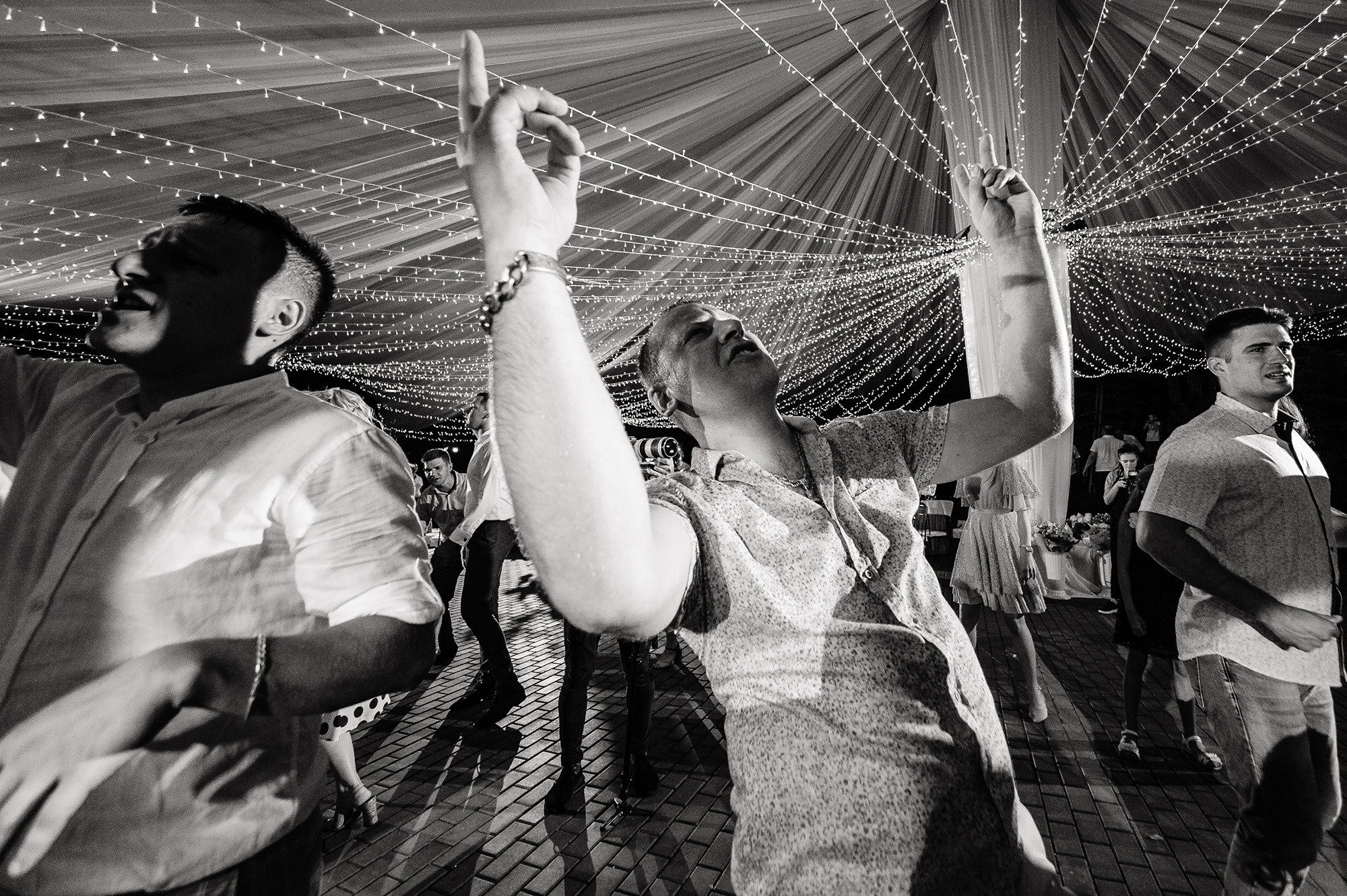 Сейчас она скажет ему ДА. Свадебный коммерческий фотограф Ростов-на-Дону, Москва