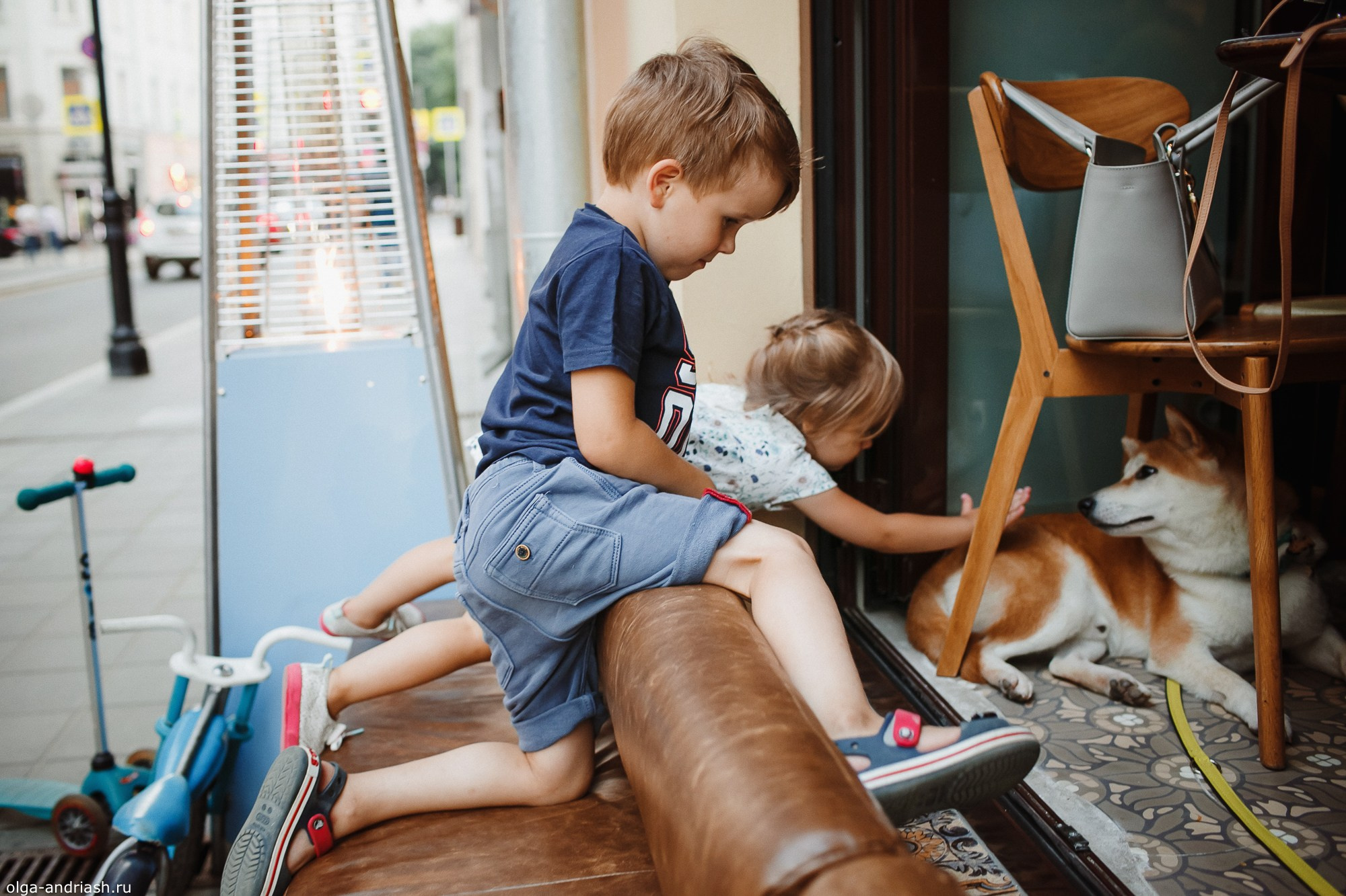 Прогулки на Патриарших прудах. Семейный, портретный и свадебный фотограф в Санкт-Петербурге и Москве