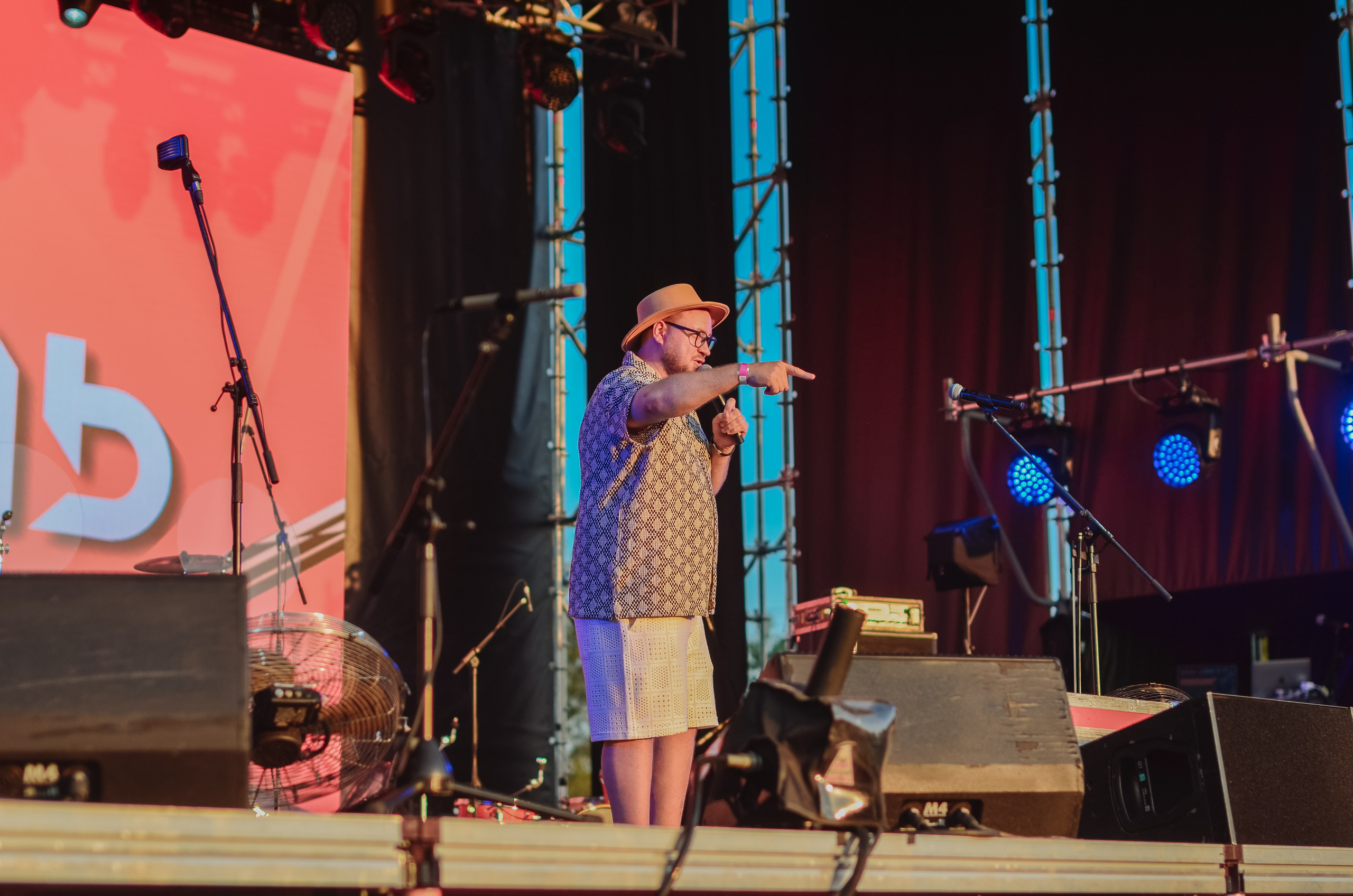 Фестиваль «Грань» 2025. Спортивная площадка. Денисова Аля — фотограф для парных съемок и индивидуальных историй в Барнауле