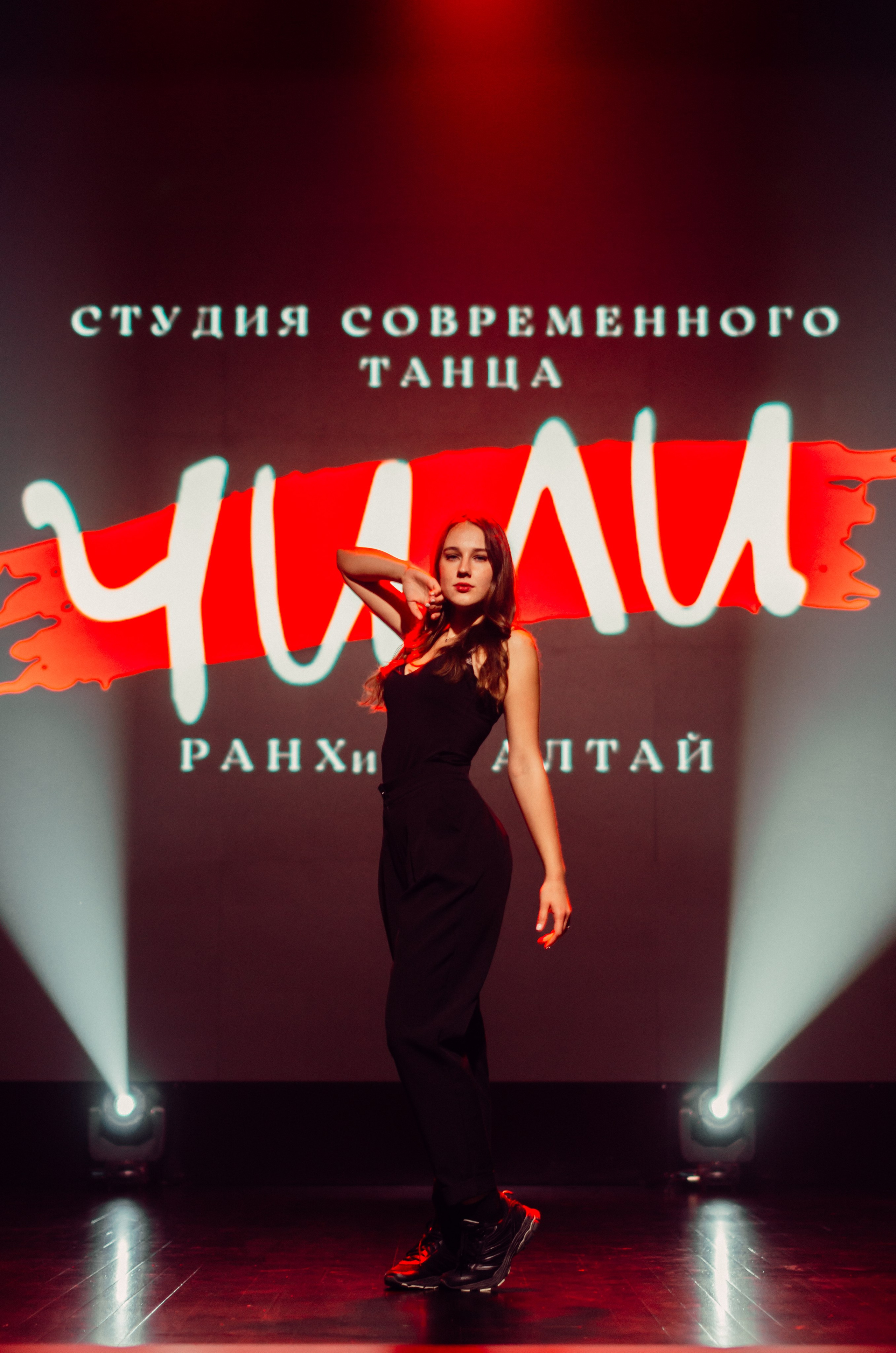 Групповая фотосъемка танцевального коллектива. Денисова Аля — фотограф для парных съемок и индивидуальных историй в Барнауле