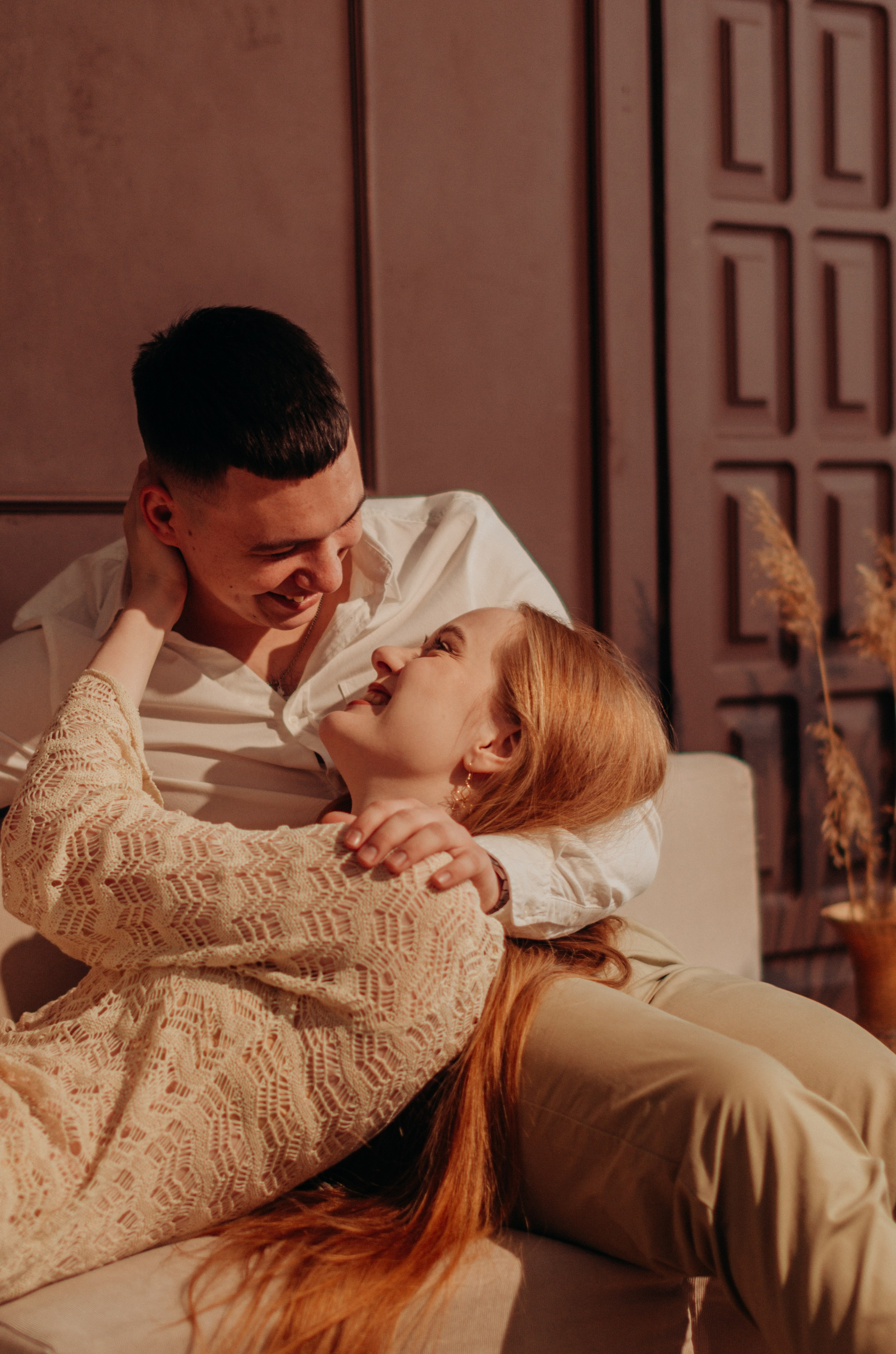 Love Story в фотостудии в стиле бохо. Денисова Аля — фотограф для парных съемок и индивидуальных историй в Барнауле