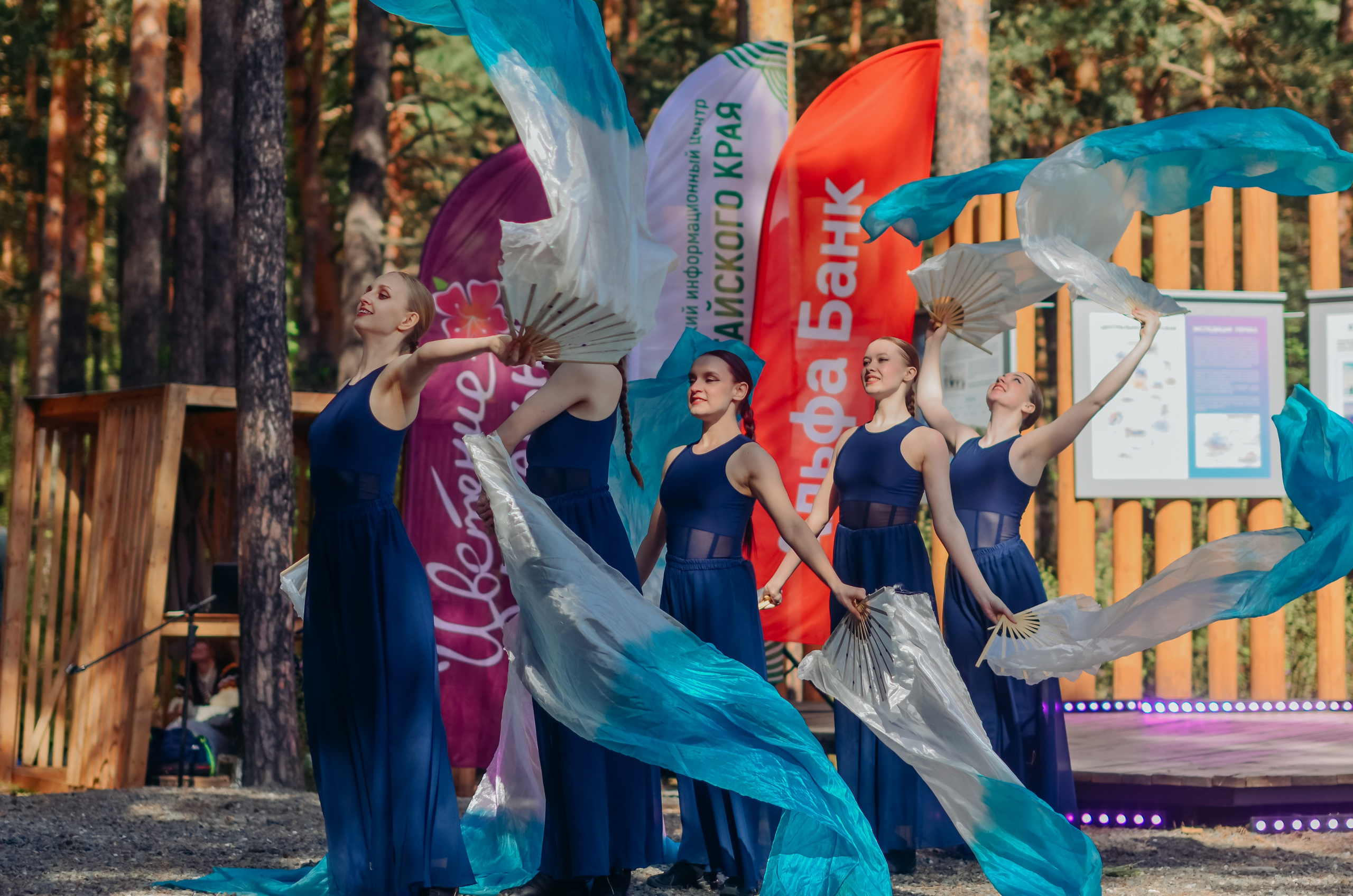 Фестиваль «Цветение Маральника на Алтае 2025». Фоторепортаж. Денисова Аля — фотограф для парных съемок и индивидуальных историй в Барнауле