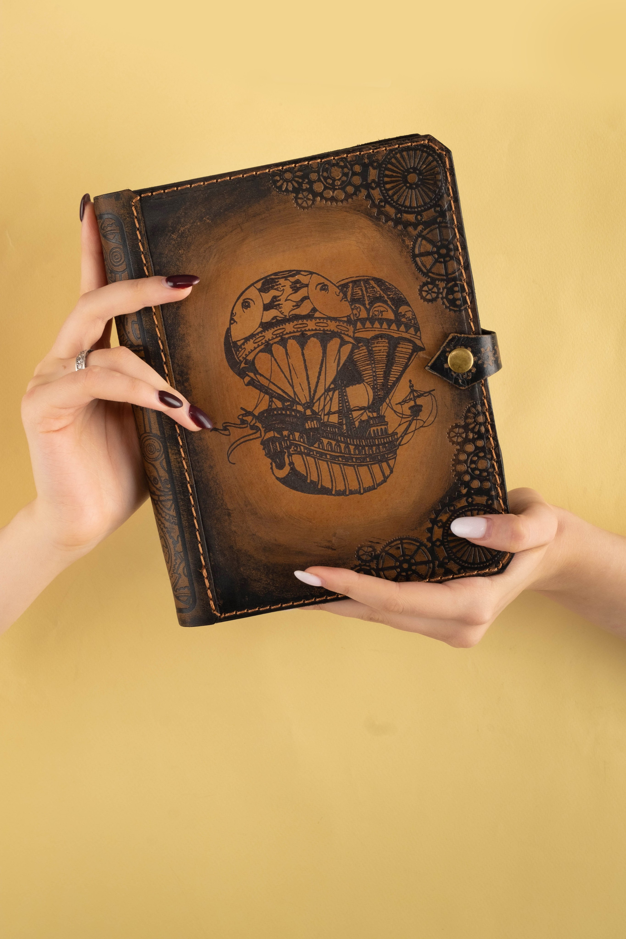 Кожаный блокнот. Иванова Екатерина. Фотограф Омск