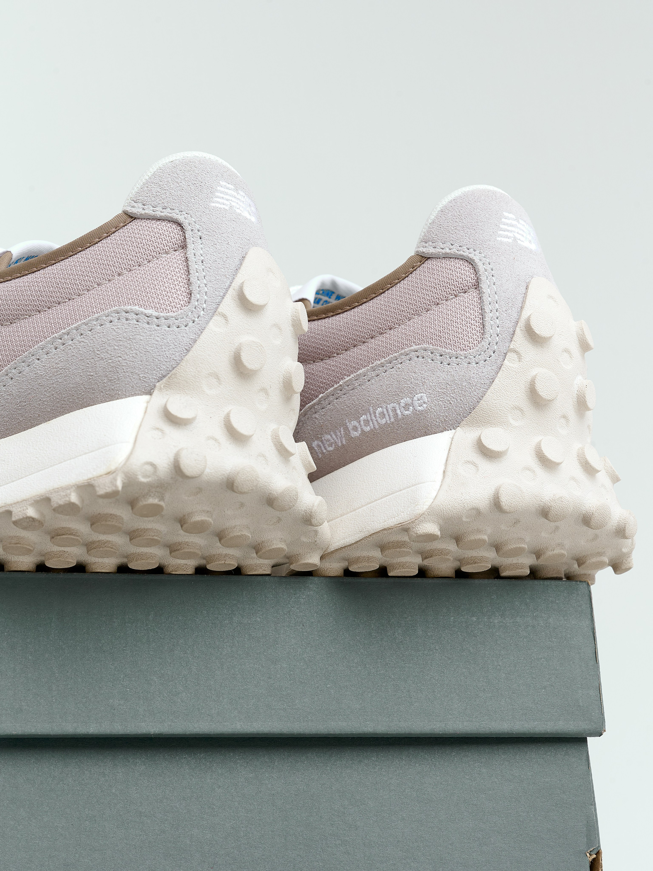 женские кроссовки new balance екатеринбург 