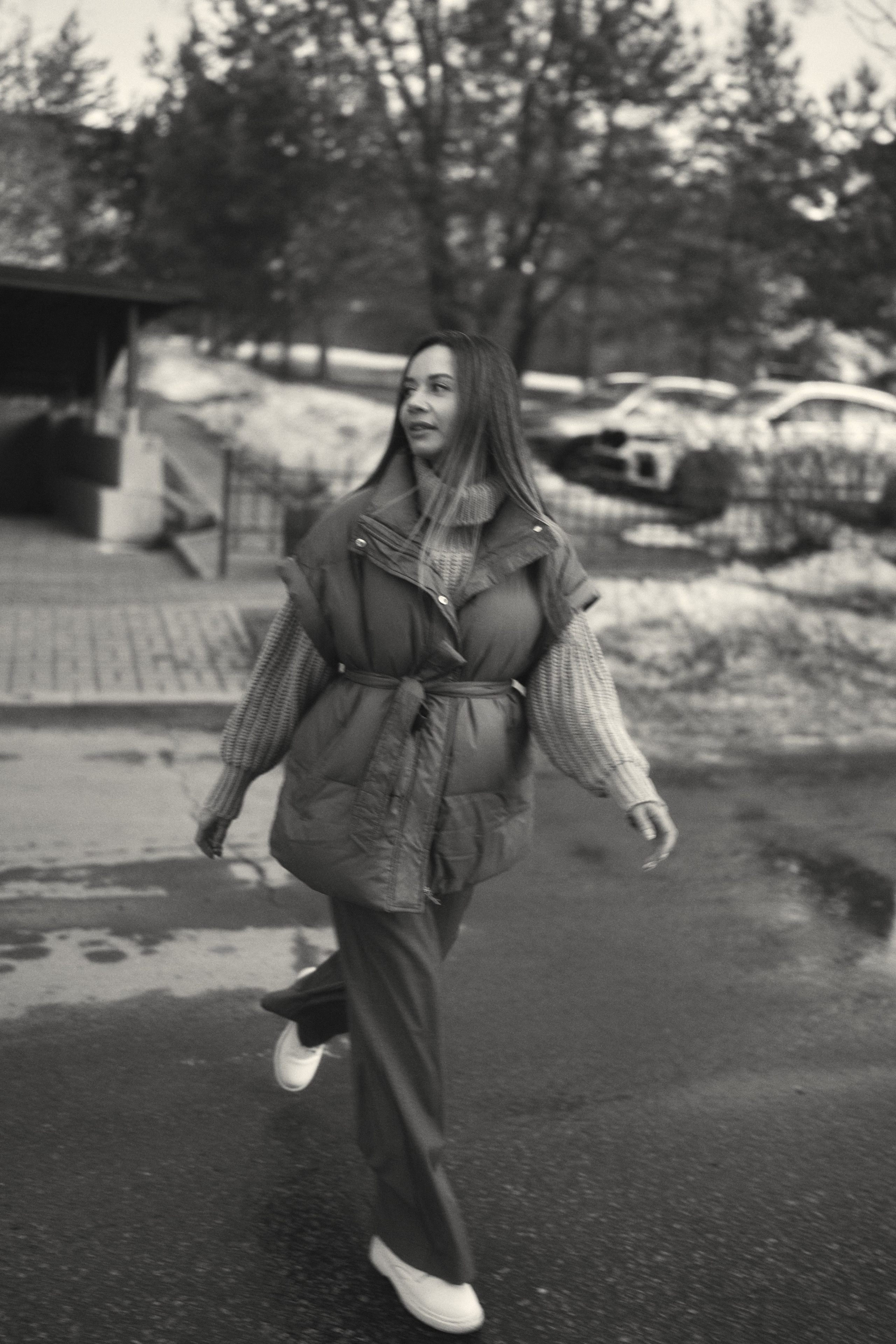 осенняя женская фотосессия на улице в стиле лайфстайл