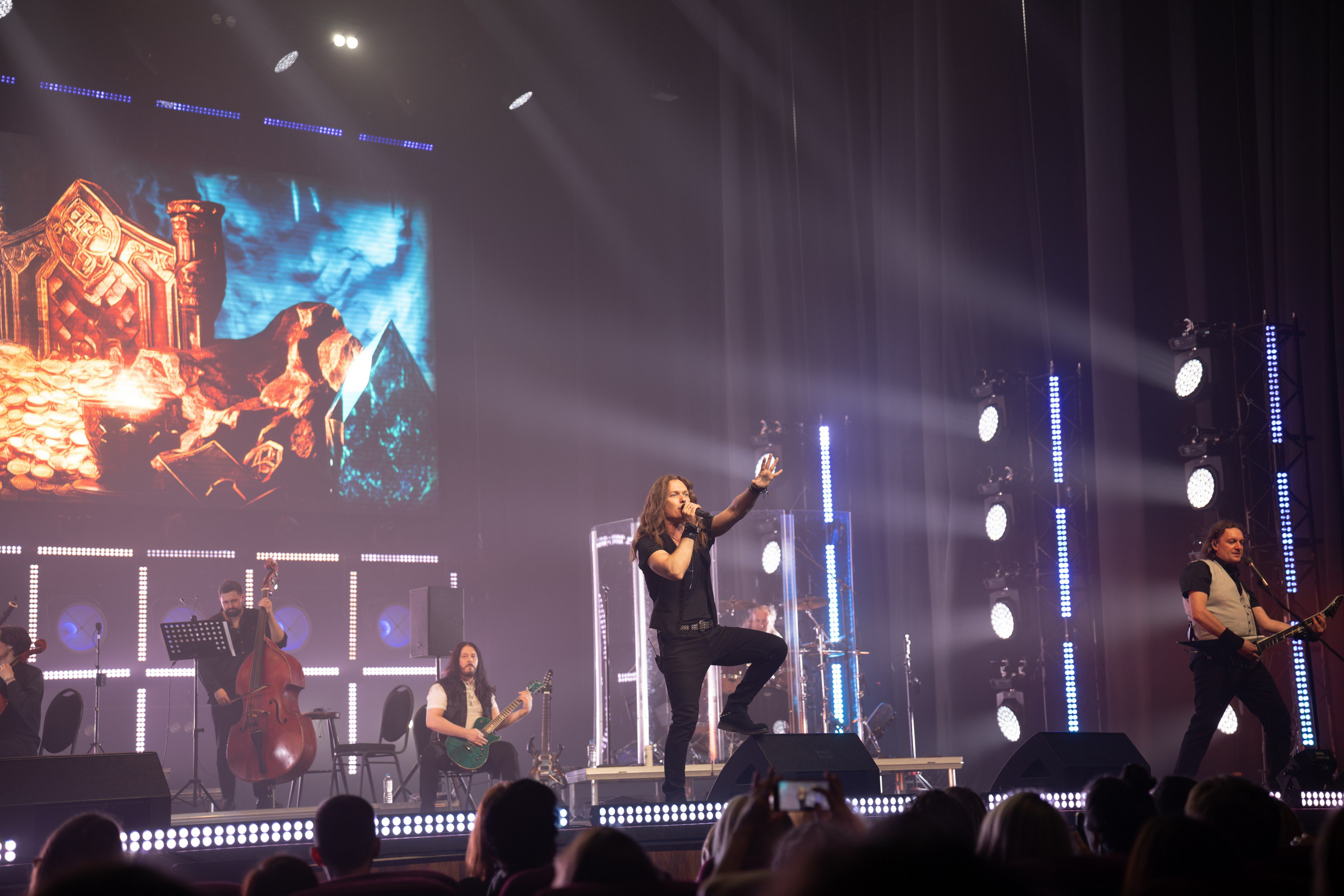 Эпидемия. Симфоническая рукопись. Москва. Фотограф. г. Южно-Сахалинск. Олег Толстов