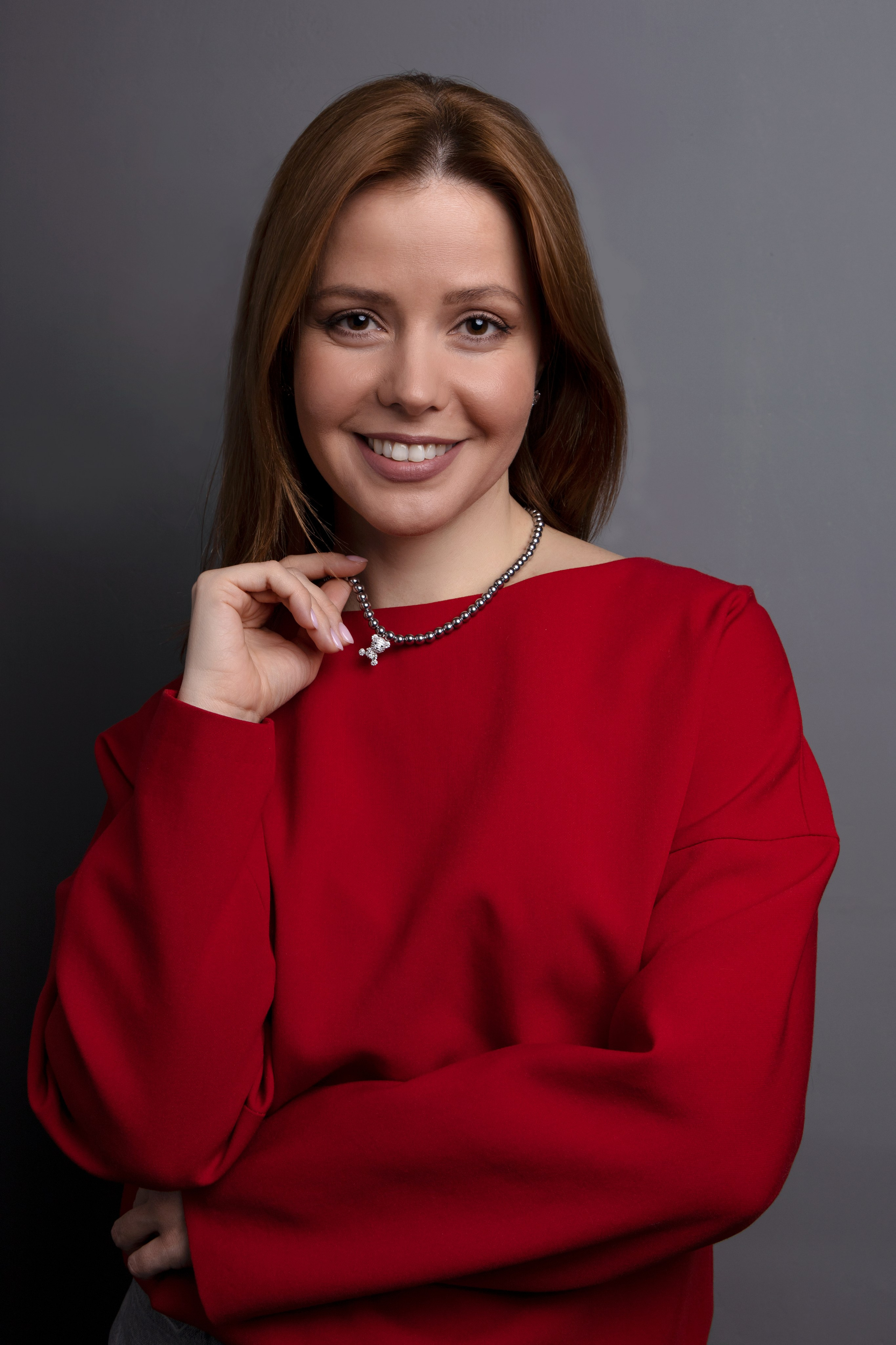 Сделать фото в деловом стиле Зеленограде, бизнес портрет, деловой портрет, фото для резюме. Фото на документы в Зеленограде. Фото на паспорт. Портретная фотостудия ЛукБук. Деловой портрет. Семейный портрет. Предметная фотосъемка