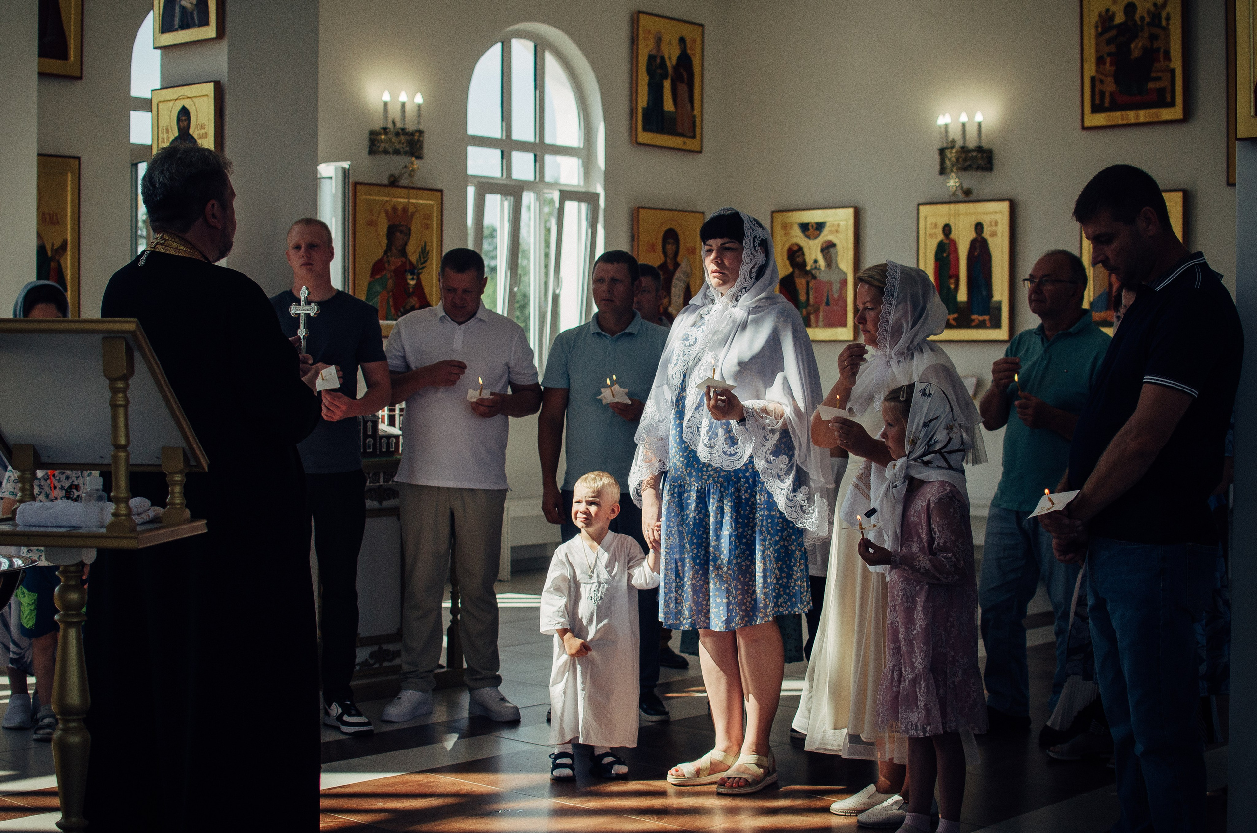 Крещение Андрюши — Трогательные моменты в фотографиях. Семейный фотограф во Всеволожске и Санкт-Петербурге Юлия Капустина
