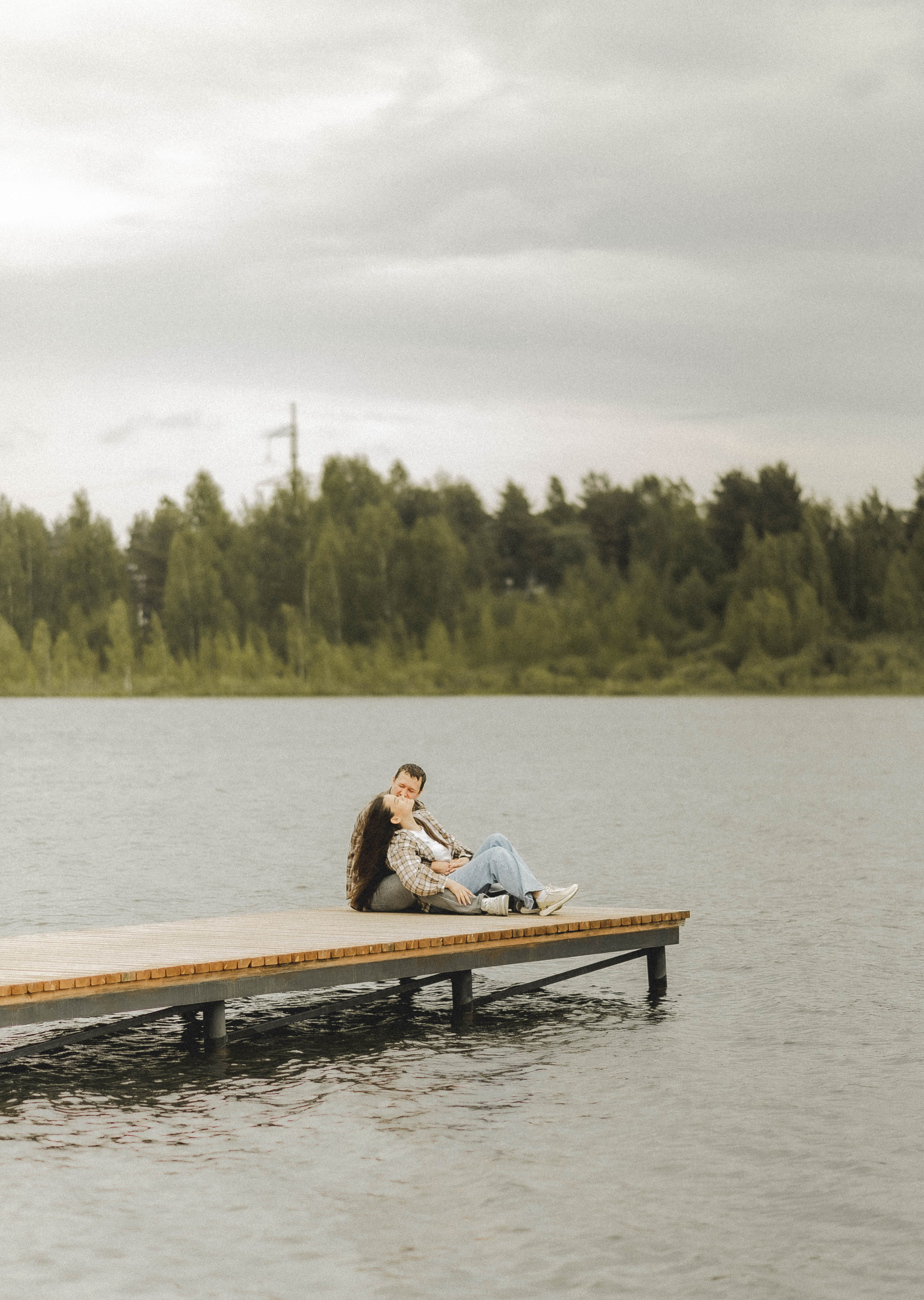 Любовь на берегу озера. Ваш личный фотограф в Пскове Анаис Рамирез