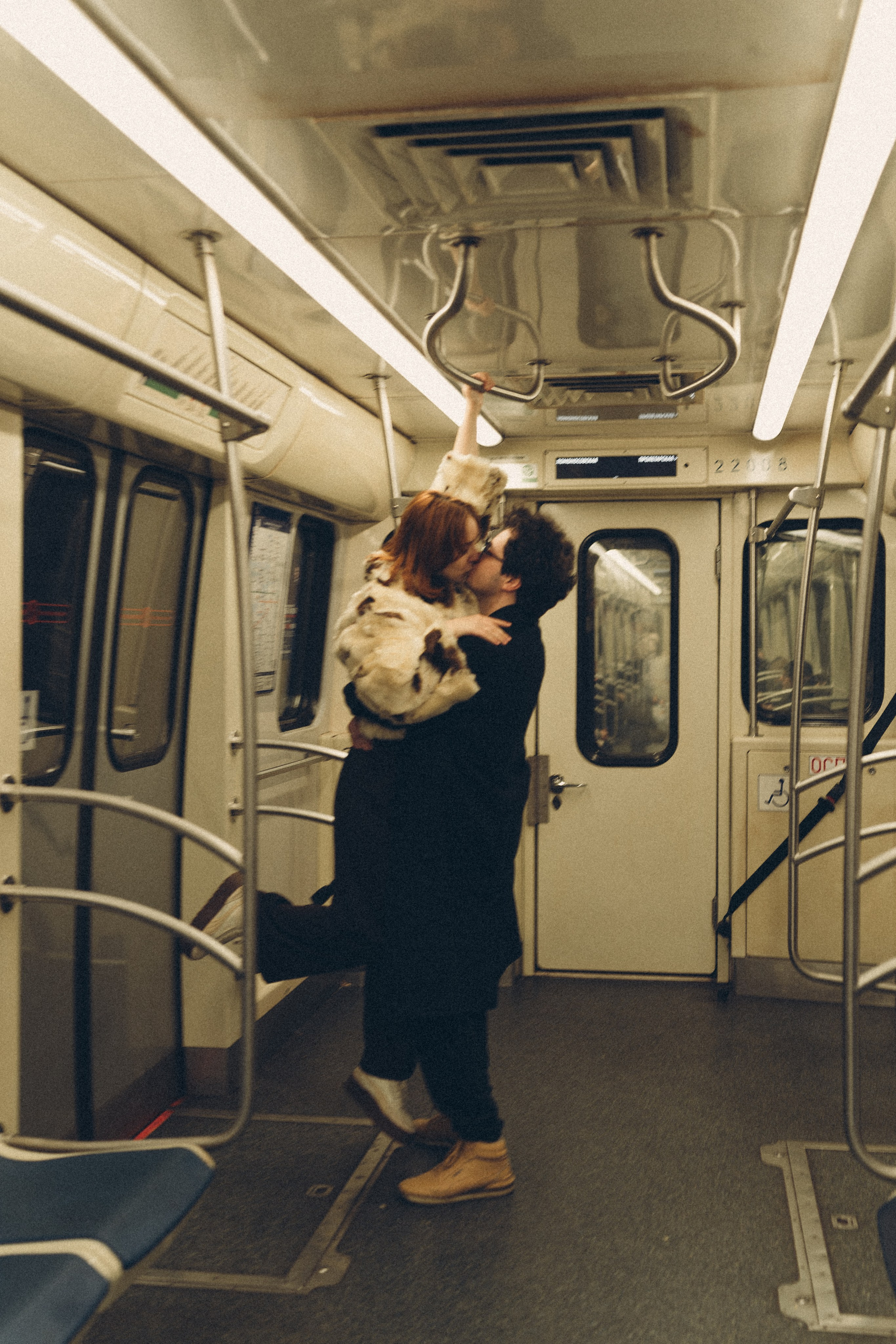 НОВОГОДНЯЯ ФОТОСЕСИИЯ ПАРЫ В МЕТРО ЛЮБОВЬ. Профессиональный фотограф, Санкт-Петербург — Виктория Богомолова