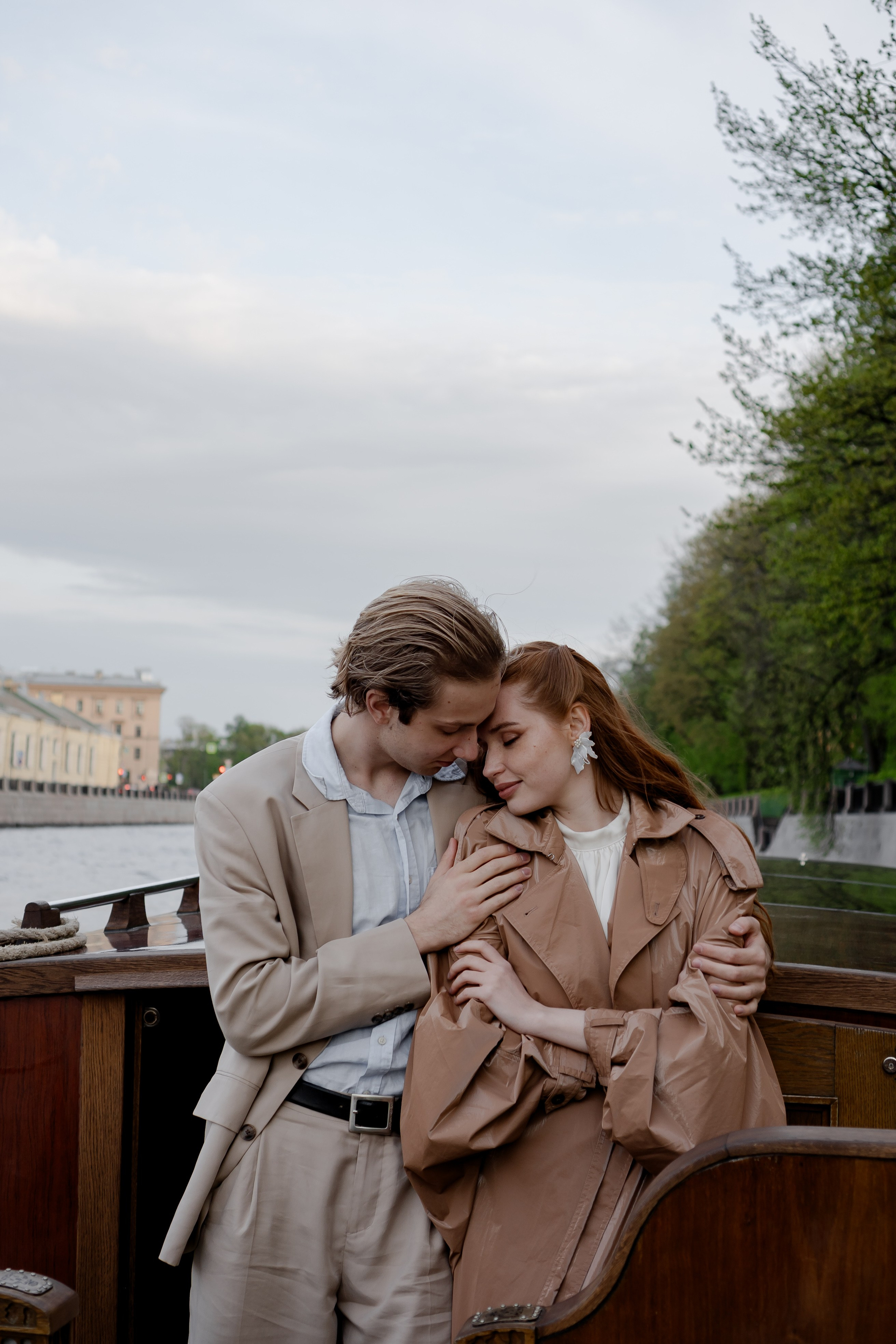 СВАДЕНБНАЯ СЬЕМКА НА КАТЕРЕ ПО КАНАЛАМ САНКТ-ПЕТЕРБУРГА И В АКВАТОРИИ НЕВЫ. Профессиональный фотограф, Санкт-Петербург — Виктория Богомолова