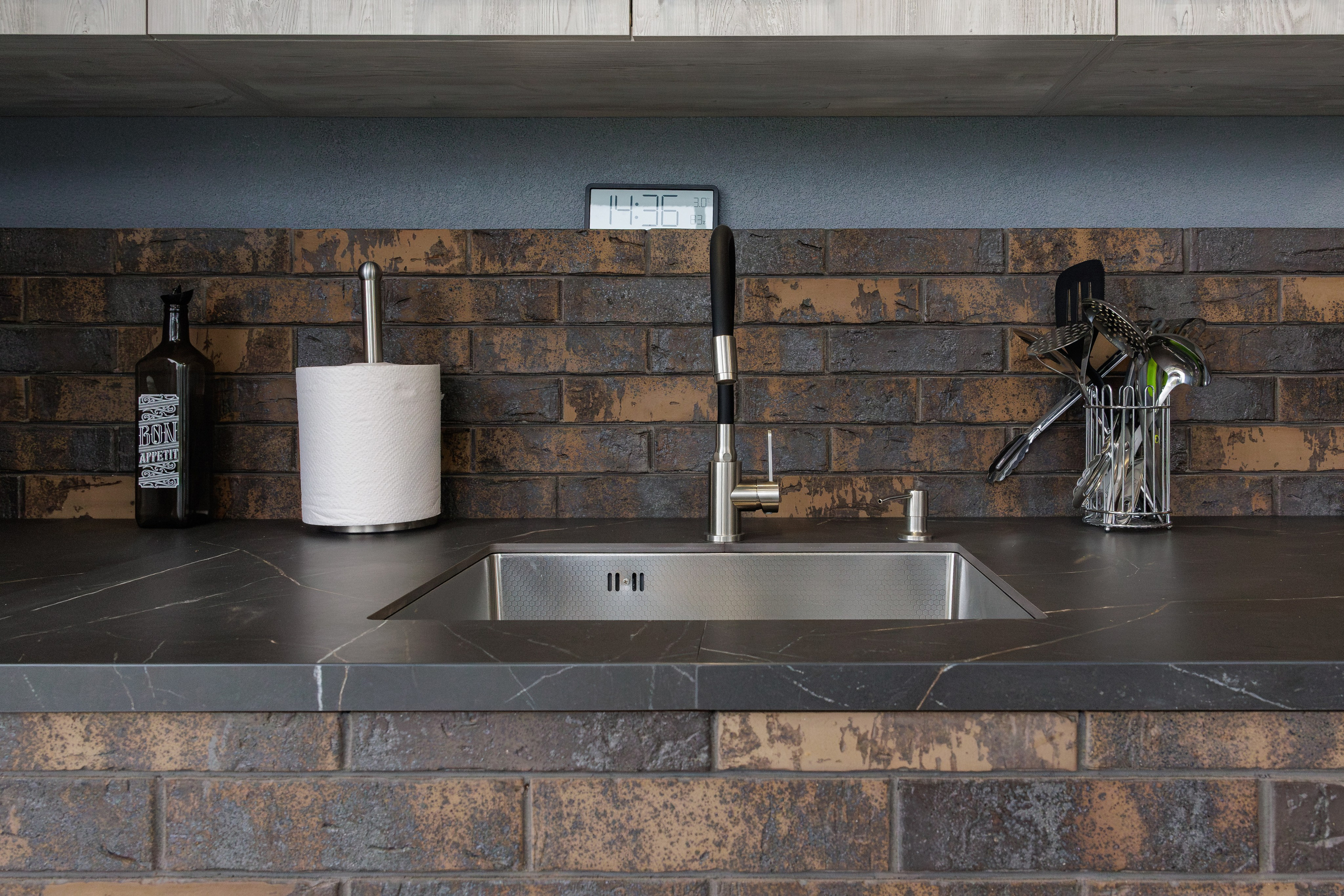 Интерьерная съемка кухни с печью из керамического кирпича | Алексей Баталов