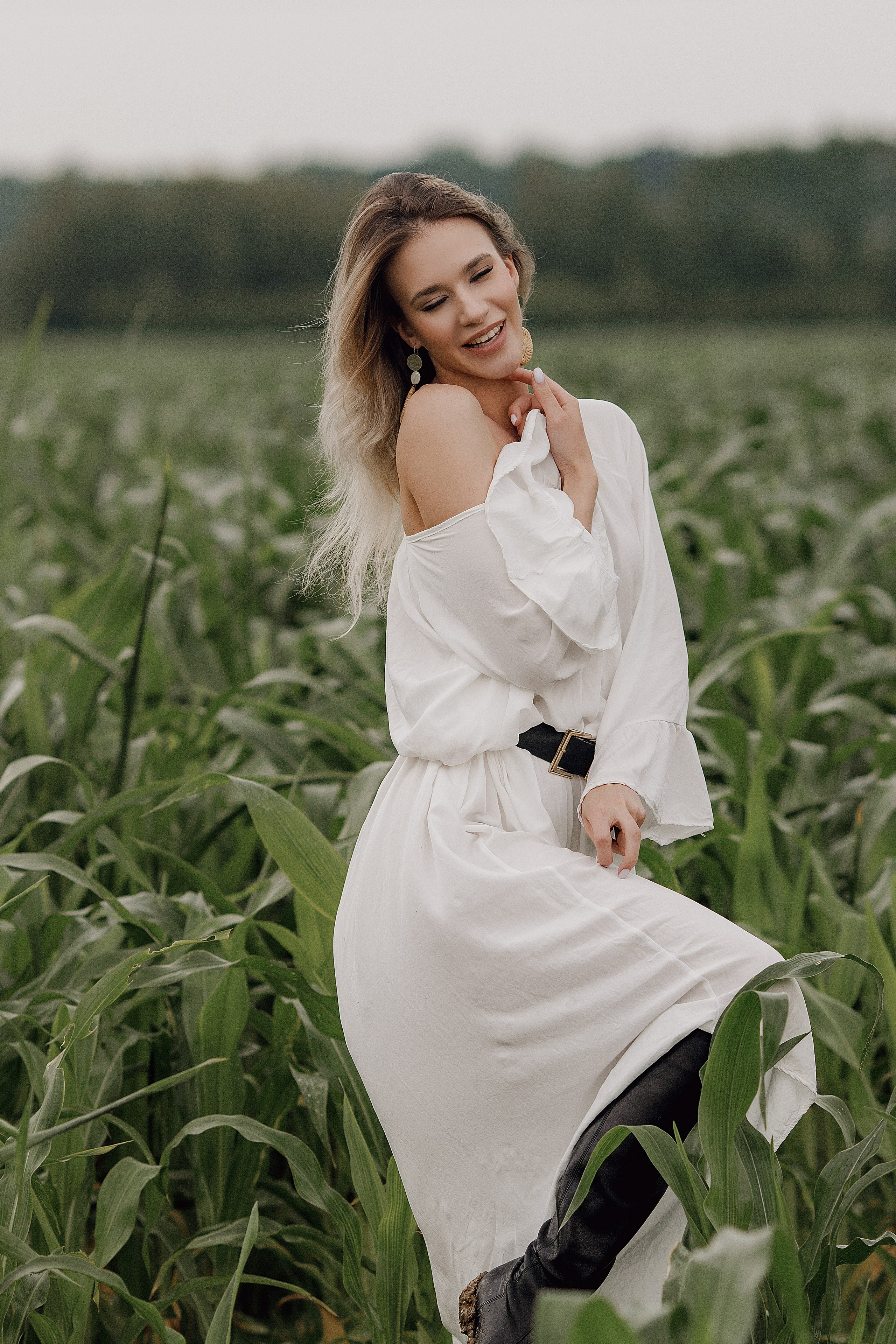 Вечерняя прогулка в поле. Свадебный фотограф Санкт-Петербург  Москва