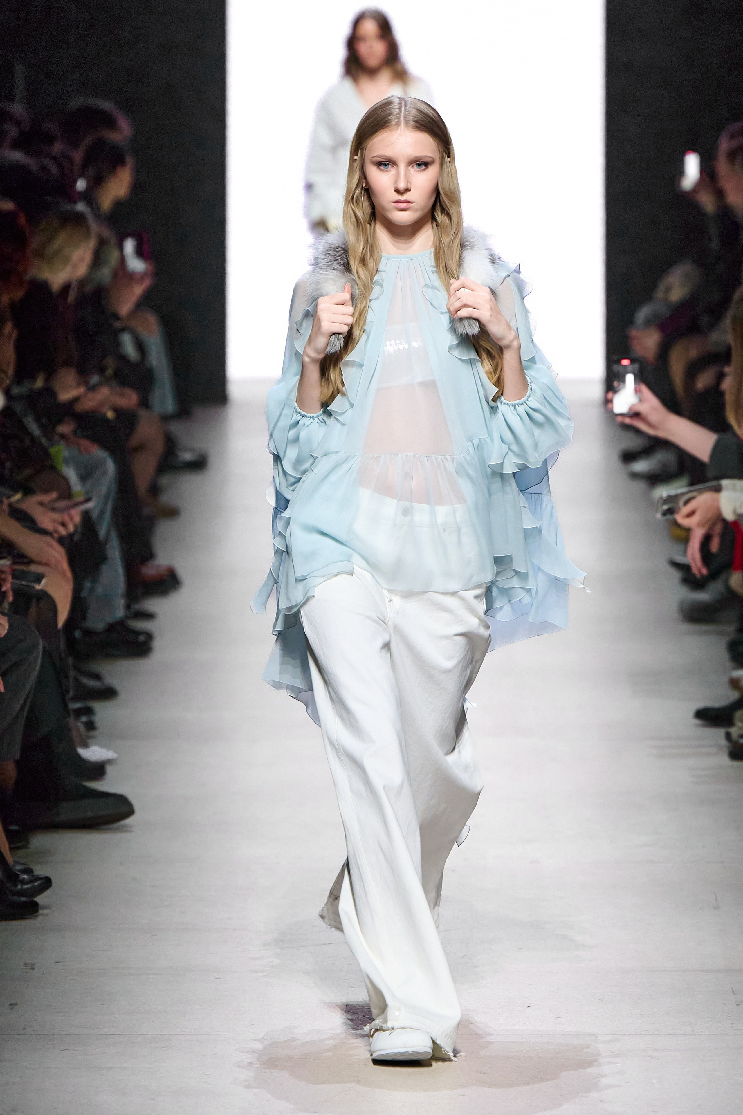 Efremov. Московская неделя моды. 2025. Дима Бабушкин. Фотограф. Подиум. Репортаж. Творчество. Дорого