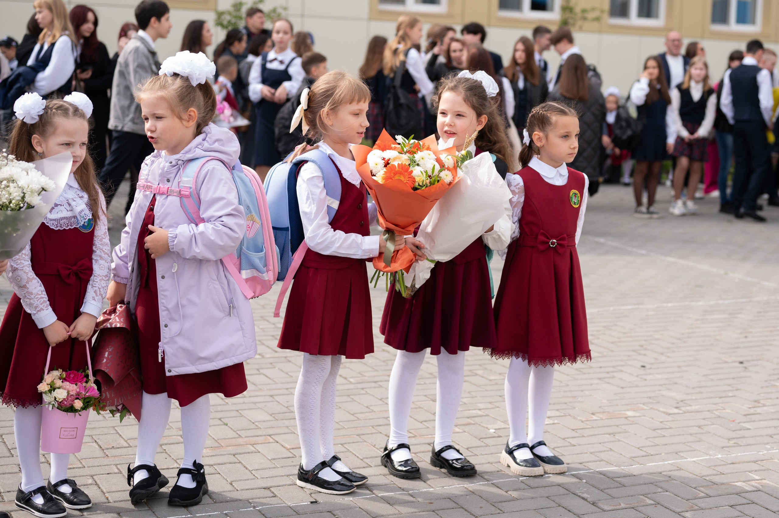 1 сентября 16 гимназия 2 класс (линейка + в классе+ на улице). Фотограф новорожденных, семейный детский в Тюмени Татьяна Морозова