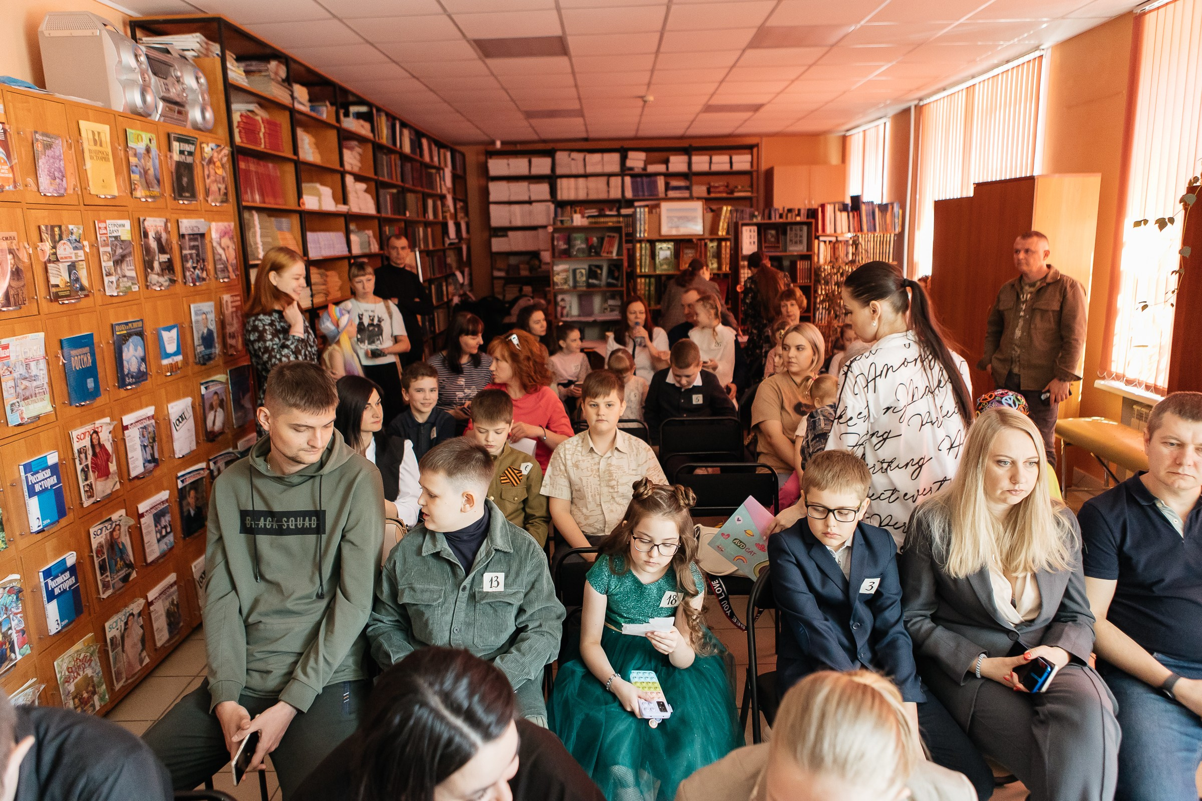 Репортажная съемка с конкурса чтецов в языковой школе, г. Барнаул. Портретный фотограф Юлия Красноперова в Барнауле/Заринске