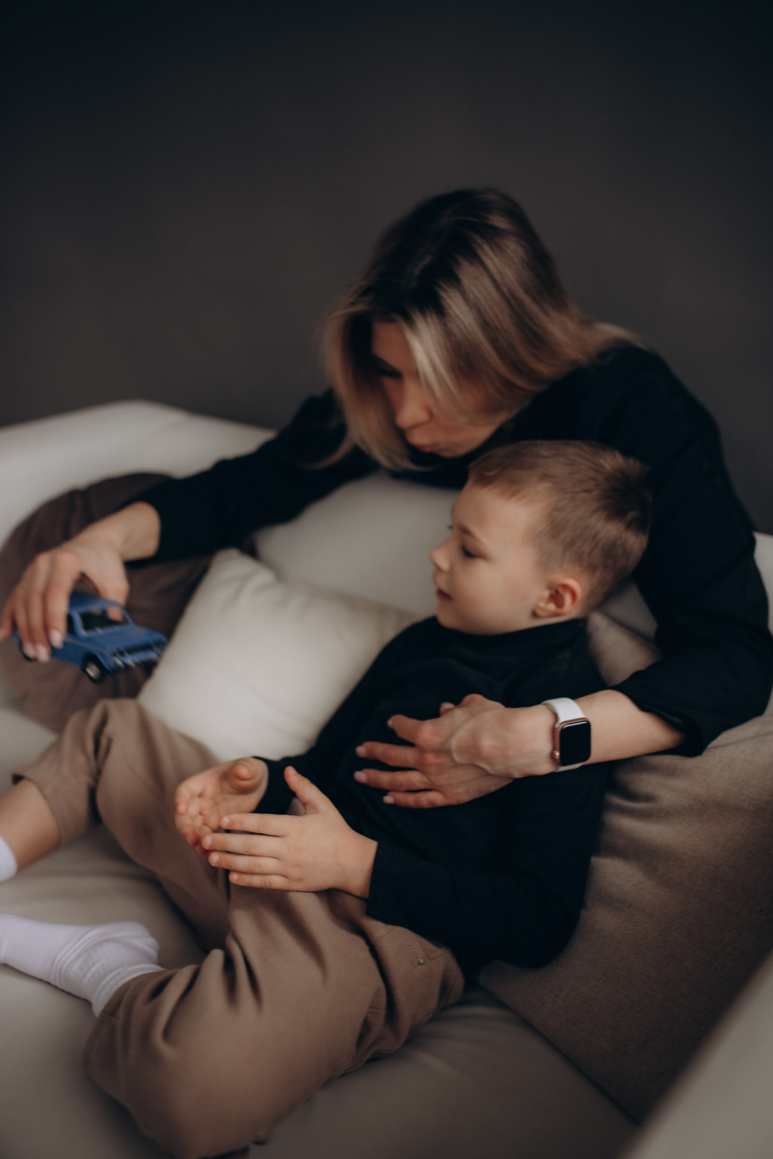 Семейная фотосессия в студии г. Тихвин. Услуги