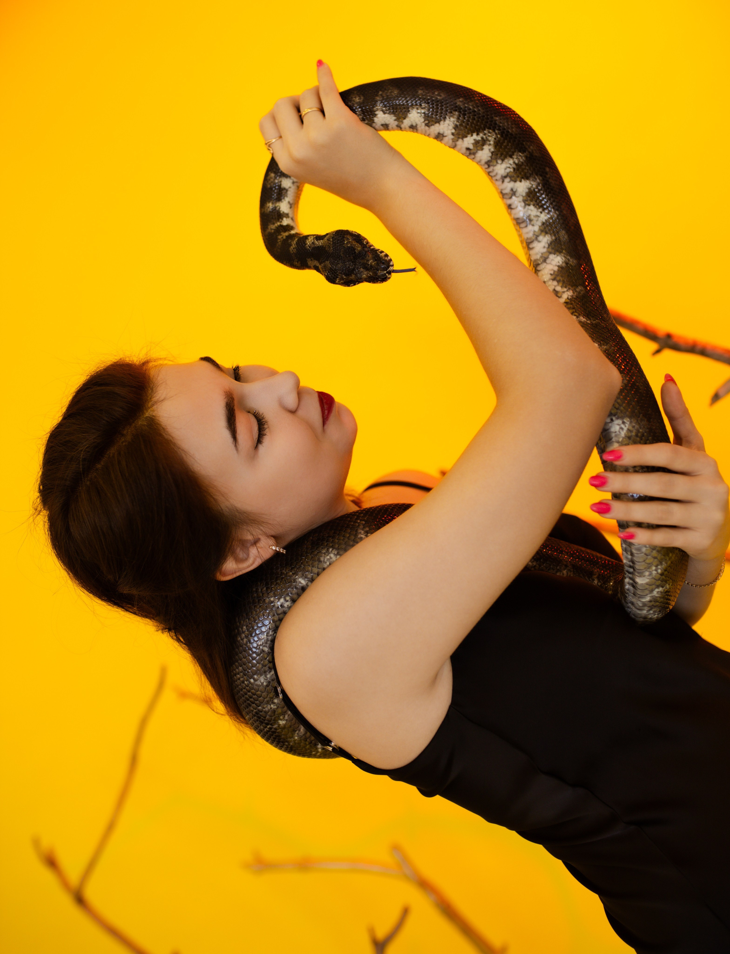 Фотосессии со змейкой. Свадебный и семейный фотограф Виолетта в Липецке