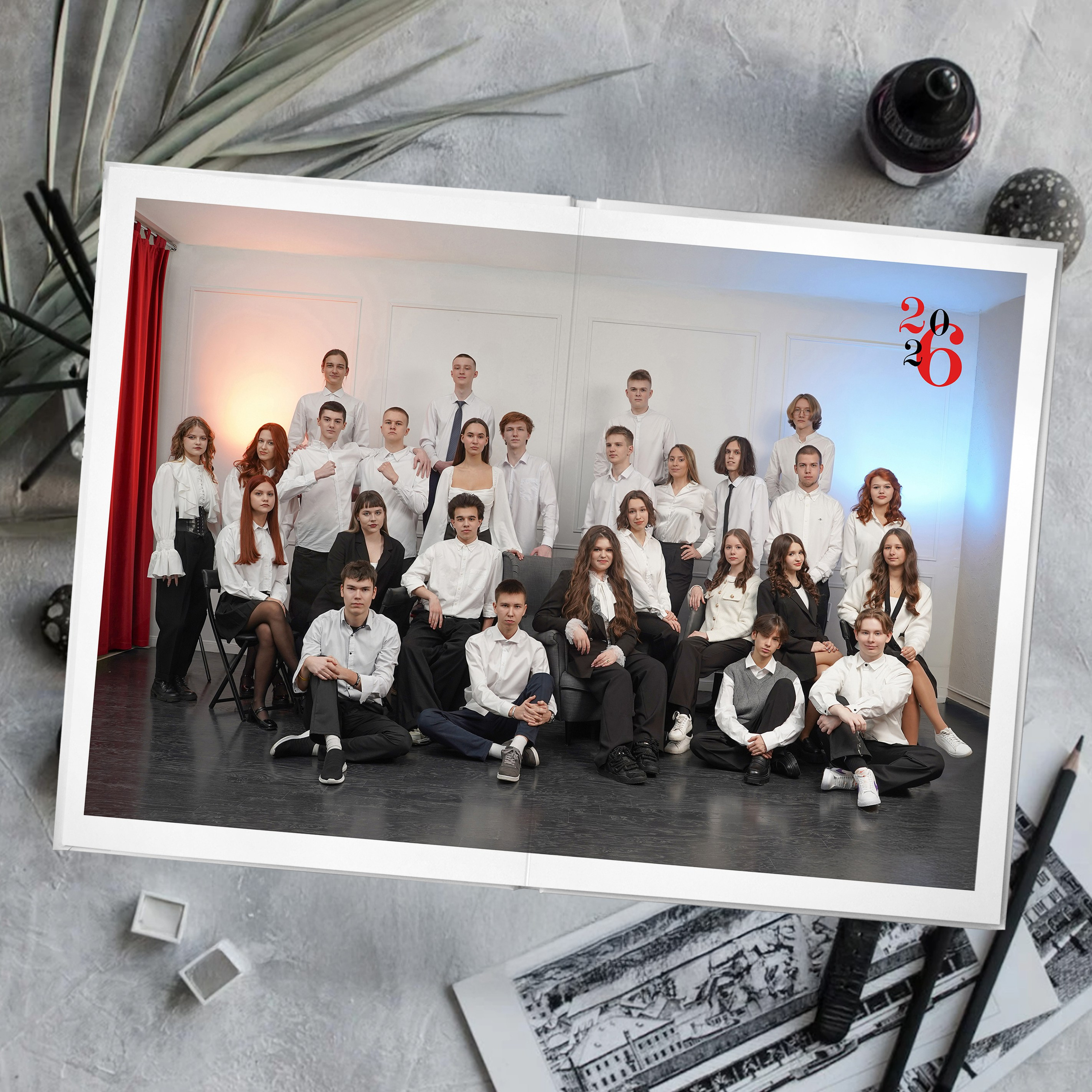 Красный выпускной альбом — Уникальные фотоальбомы Красноярска. AlbomKras -выпускные альбомы Красноярска с авторским дизайном и качественной фотосъемкой! ⭐⭐⭐⭐⭐ 5.0