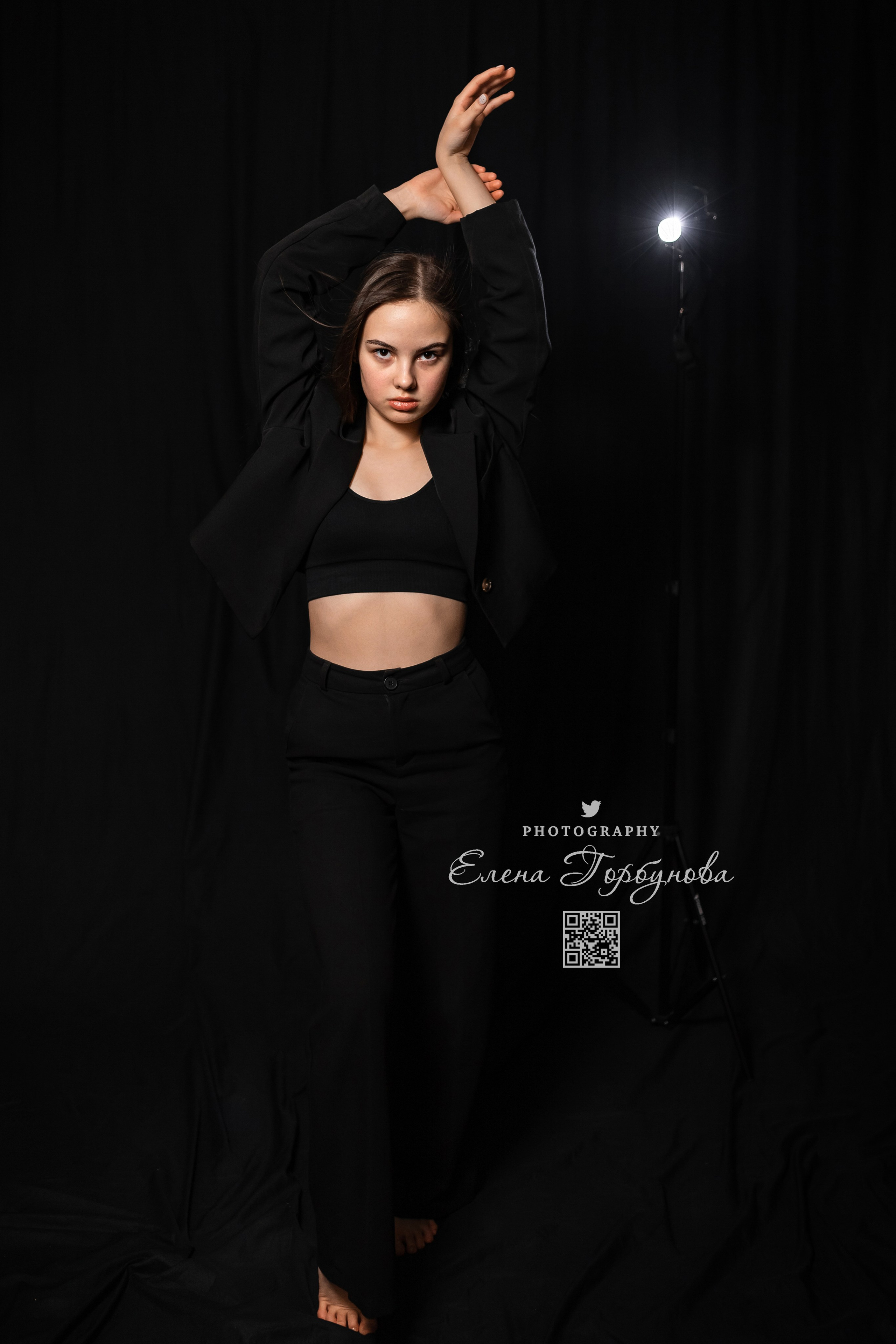 Моя студия. Полина и стул. Январь 2024. Фотограф Пермь. Свадьбы. Семья и дети, школа, д. сад. Фотокниги