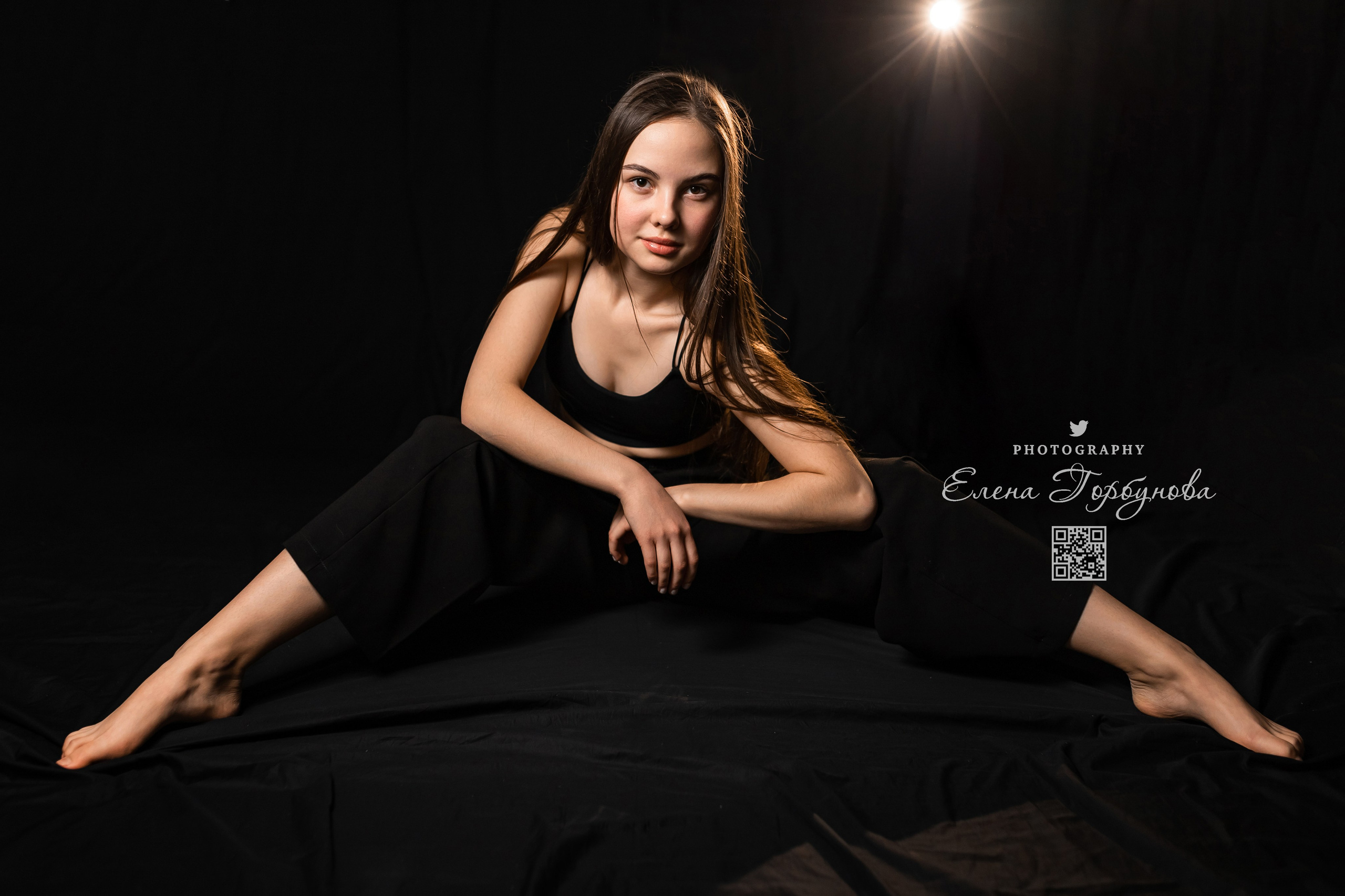 Моя студия. Полина и стул. Январь 2024. Фотограф Пермь. Свадьбы. Семья и дети, школа, д. сад. Фотокниги