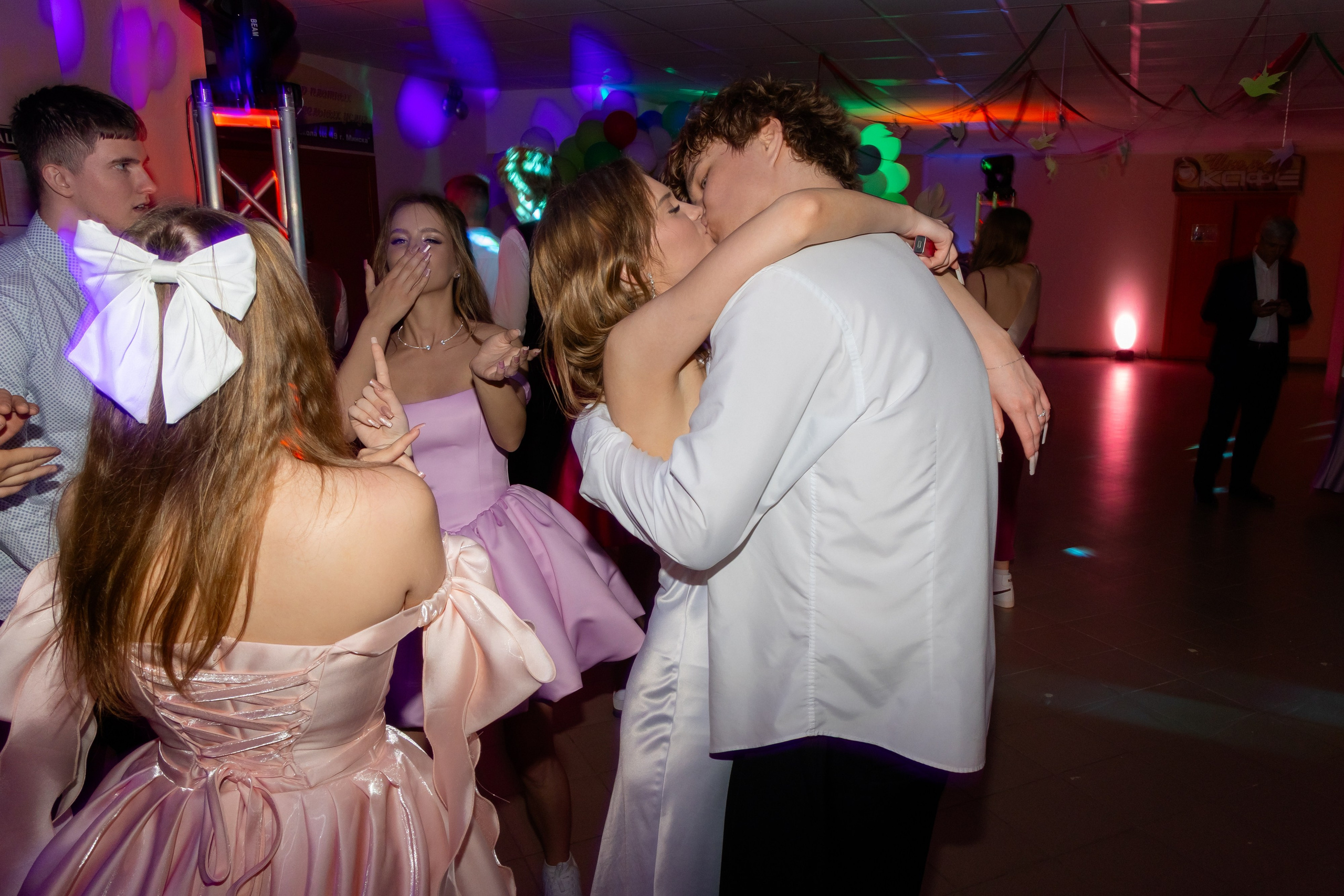 Школьный выпускной 2025 год в Минске, Беларуси. Свадебный фотограф в Минске/Беларуси Сергей Спиридонов