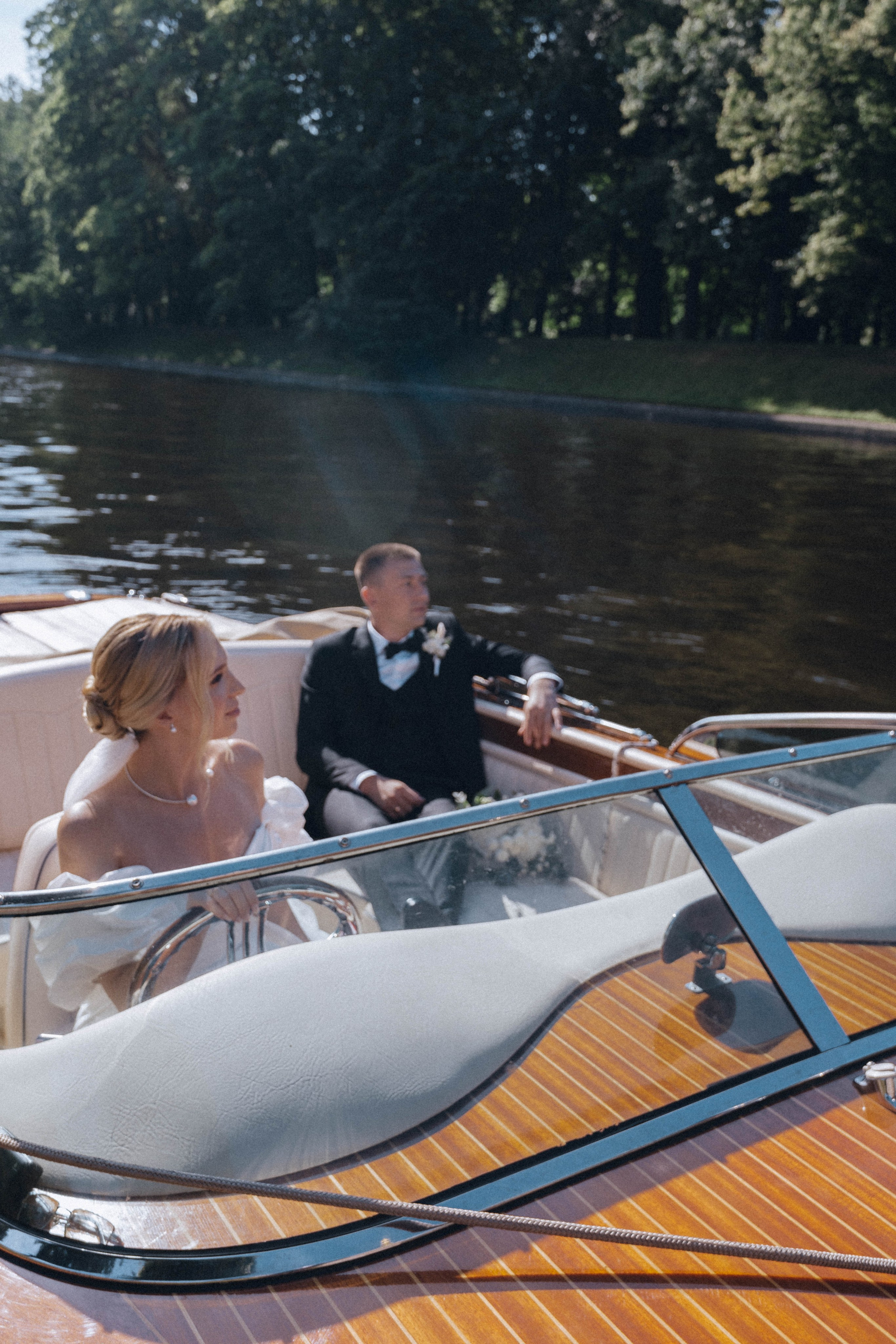 СВАДЕНБНАЯ СЬЕМКА НА КАТЕРЕ ПО КАНАЛАМ САНКТ-ПЕТЕРБУРГА И В АКВАТОРИИ НЕВЫ. Профессиональный фотограф, Санкт-Петербург — Виктория Богомолова