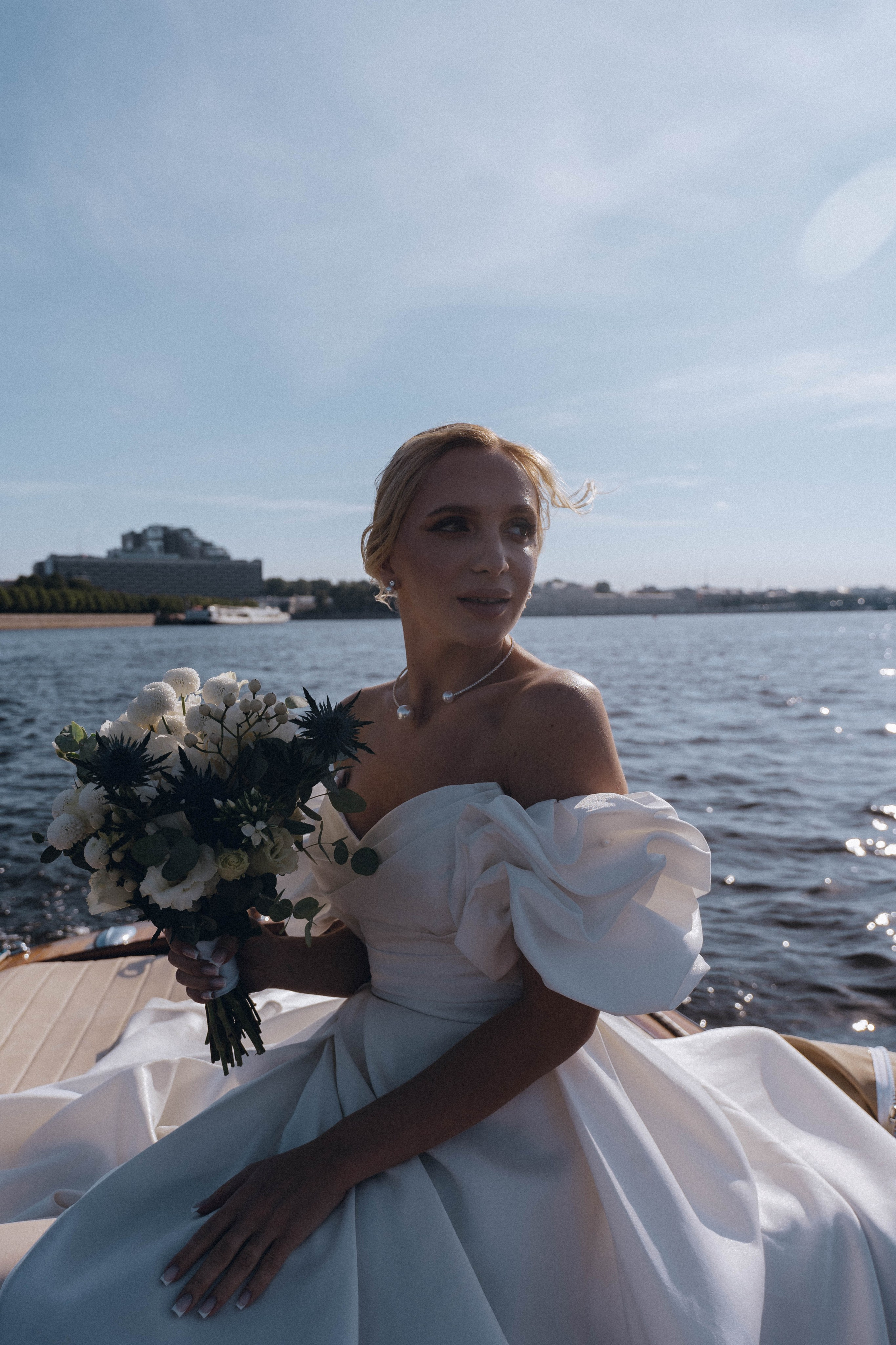 СВАДЕНБНАЯ СЬЕМКА НА КАТЕРЕ ПО КАНАЛАМ САНКТ-ПЕТЕРБУРГА И В АКВАТОРИИ НЕВЫ. Профессиональный фотограф, Санкт-Петербург — Виктория Богомолова