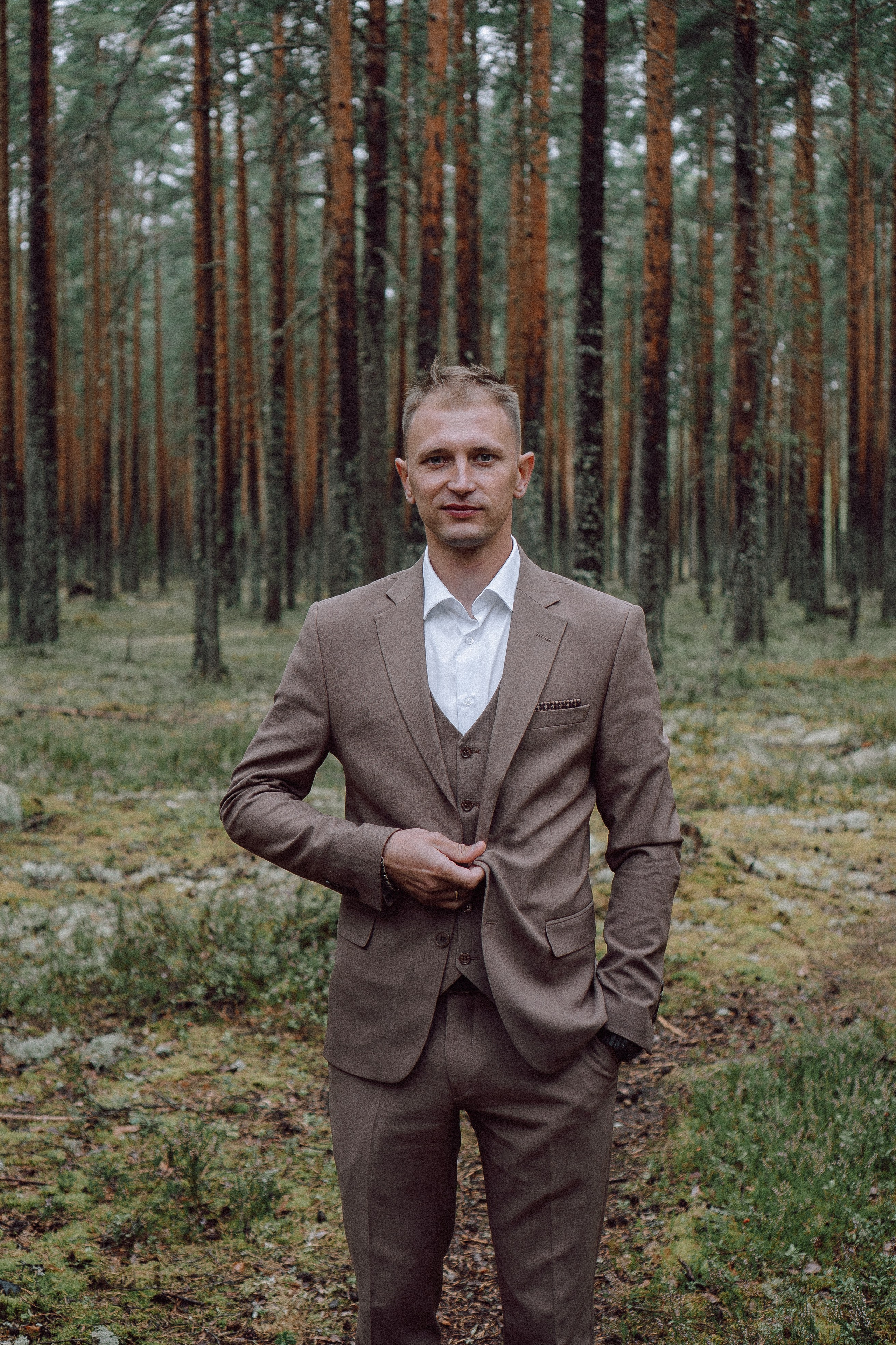 СВАДЕБНАЯ ФОТОСЕССИИЯ ПАРЫ В ГОРОДЕ ПРИОЗЕРСК В СОСНОВОМ ЛЕСУ И С ПИКАПОМ. Профессиональный фотограф, Санкт-Петербург — Виктория Богомолова