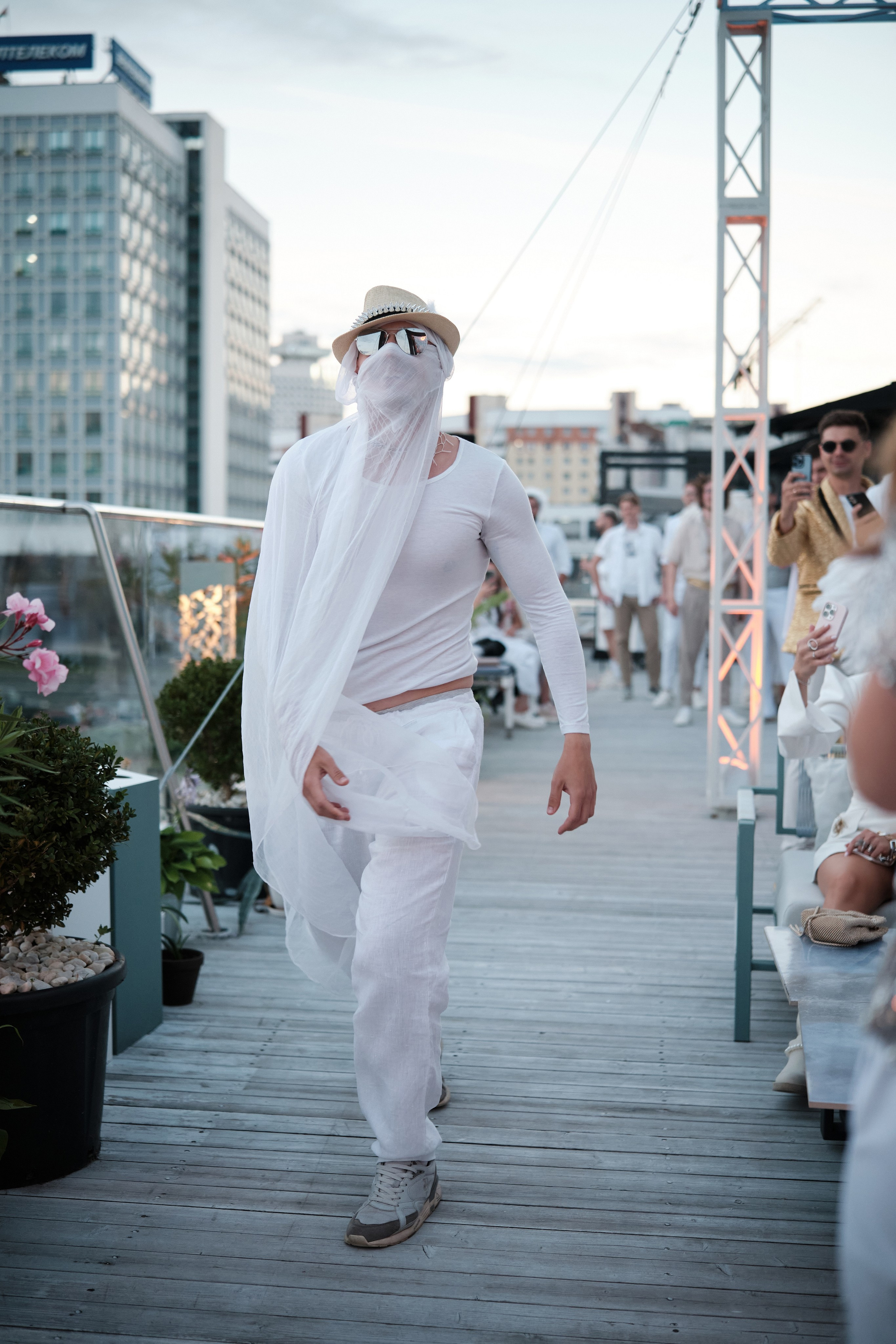 Burning Man на террасе White Point. Репортажный фотограф Дмитрий Литвинский. Минск, Беларусь, мир