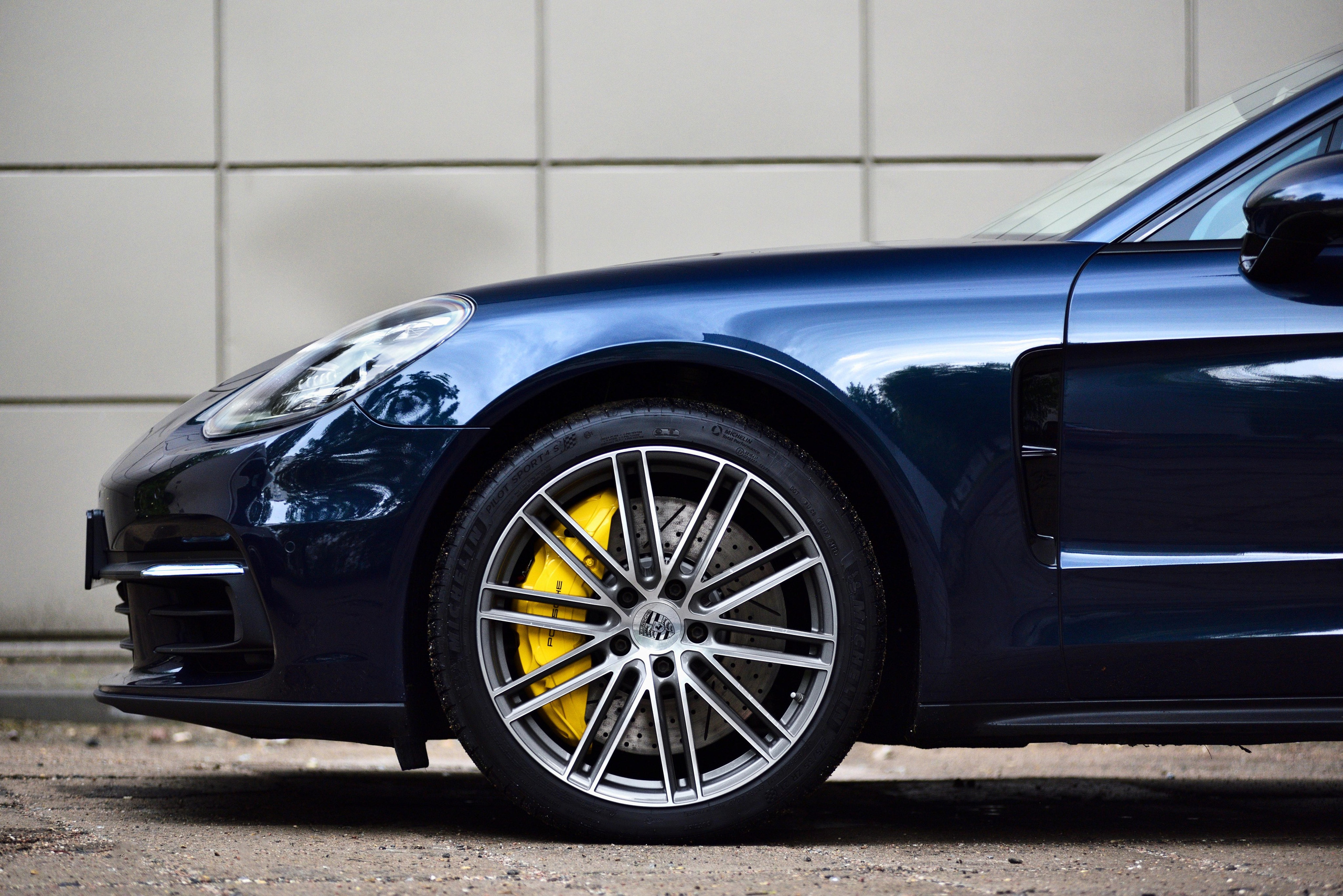 Porsche Panamera Turbo S. Автомобильный и интерьерный фотограф в Минске Александр Тагаев