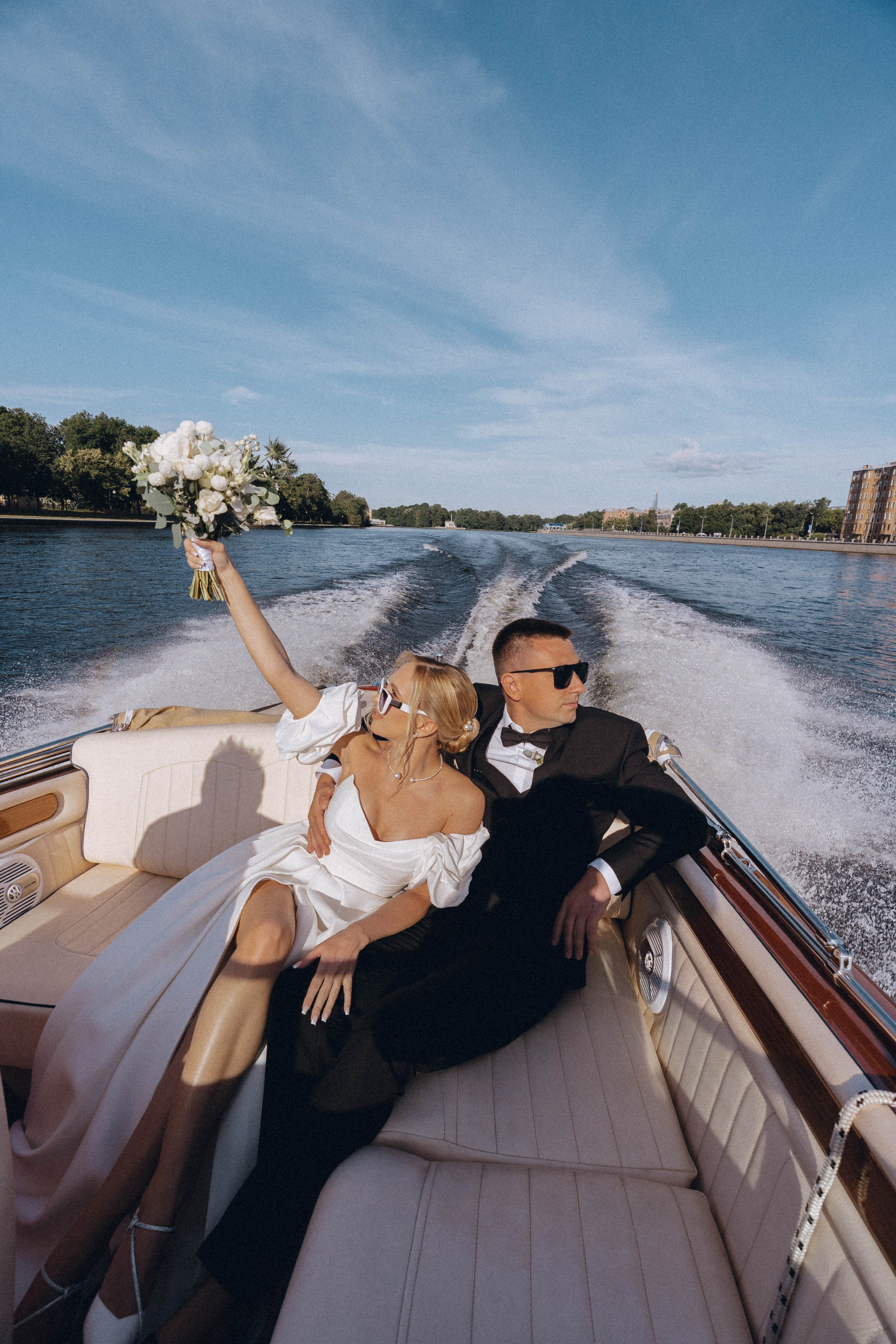 СВАДЕНБНАЯ СЬЕМКА НА КАТЕРЕ ПО КАНАЛАМ САНКТ-ПЕТЕРБУРГА И В АКВАТОРИИ НЕВЫ. Профессиональный фотограф, Санкт-Петербург — Виктория Богомолова