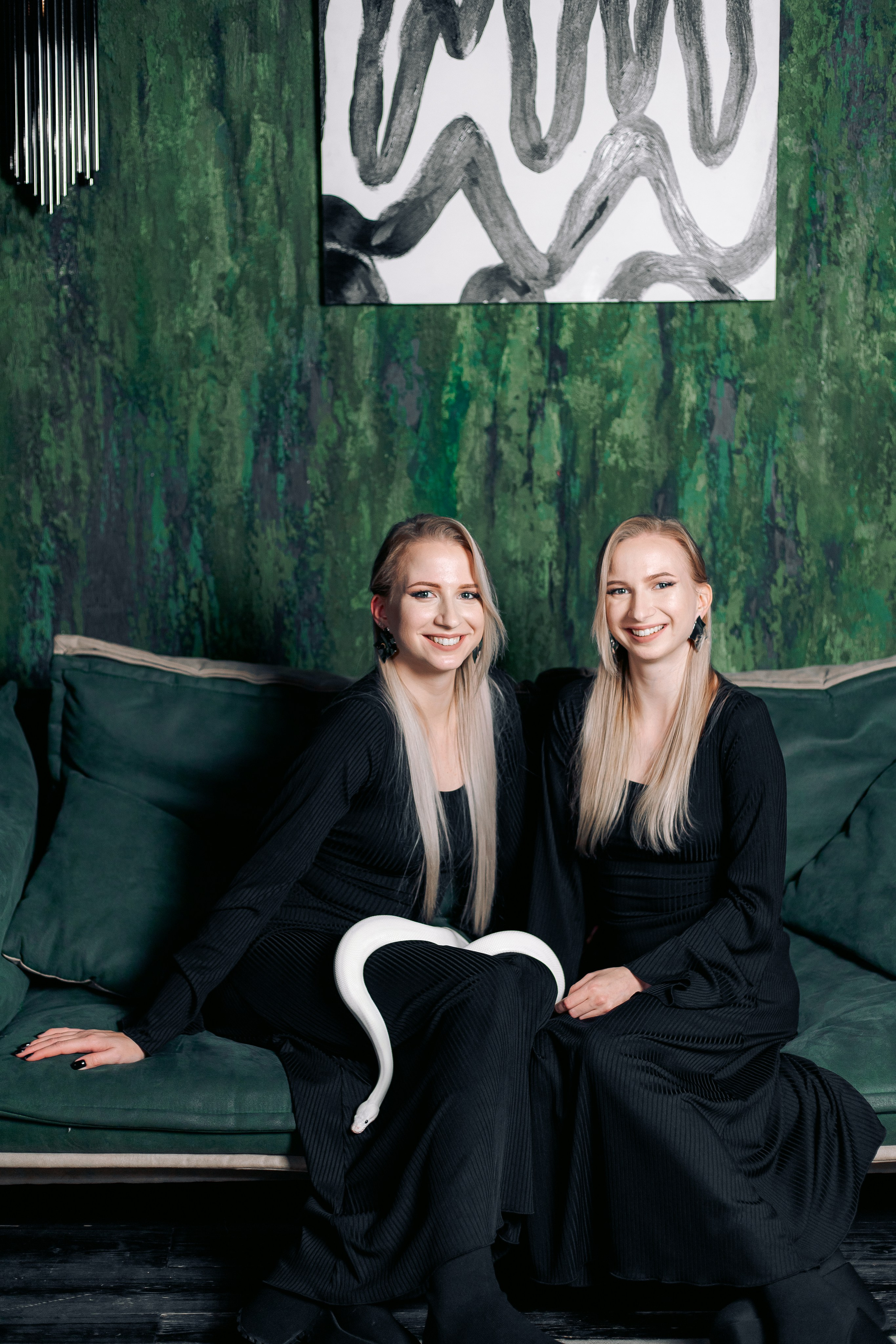 Фотосессия сестер с фотостудии с белой змеей в Санкт-Петербурге. Фотограф в Санкт-Петербурге, Анна Скворцова