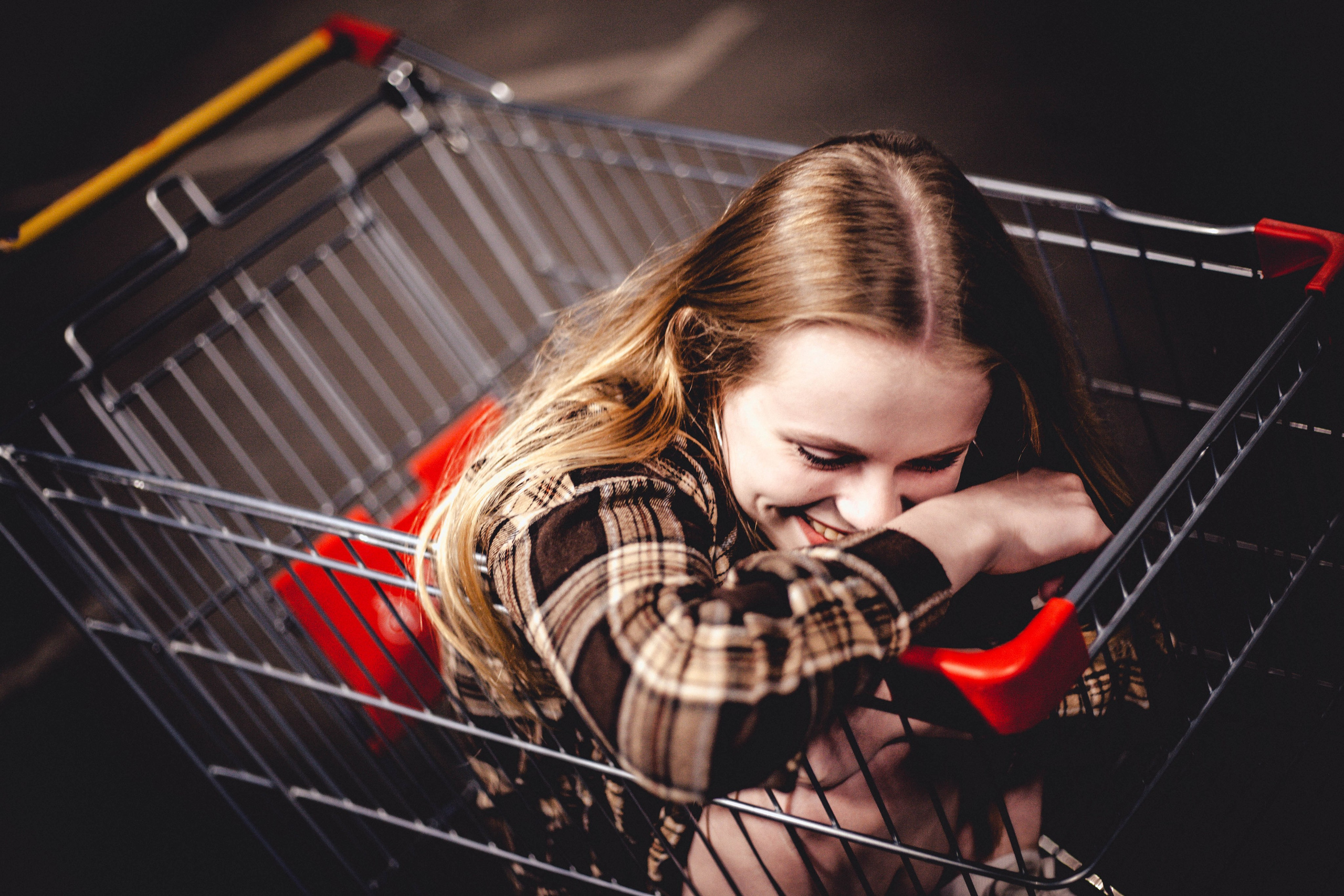 «Тайны парковки глазами тележки». Уличный фотограф Города N