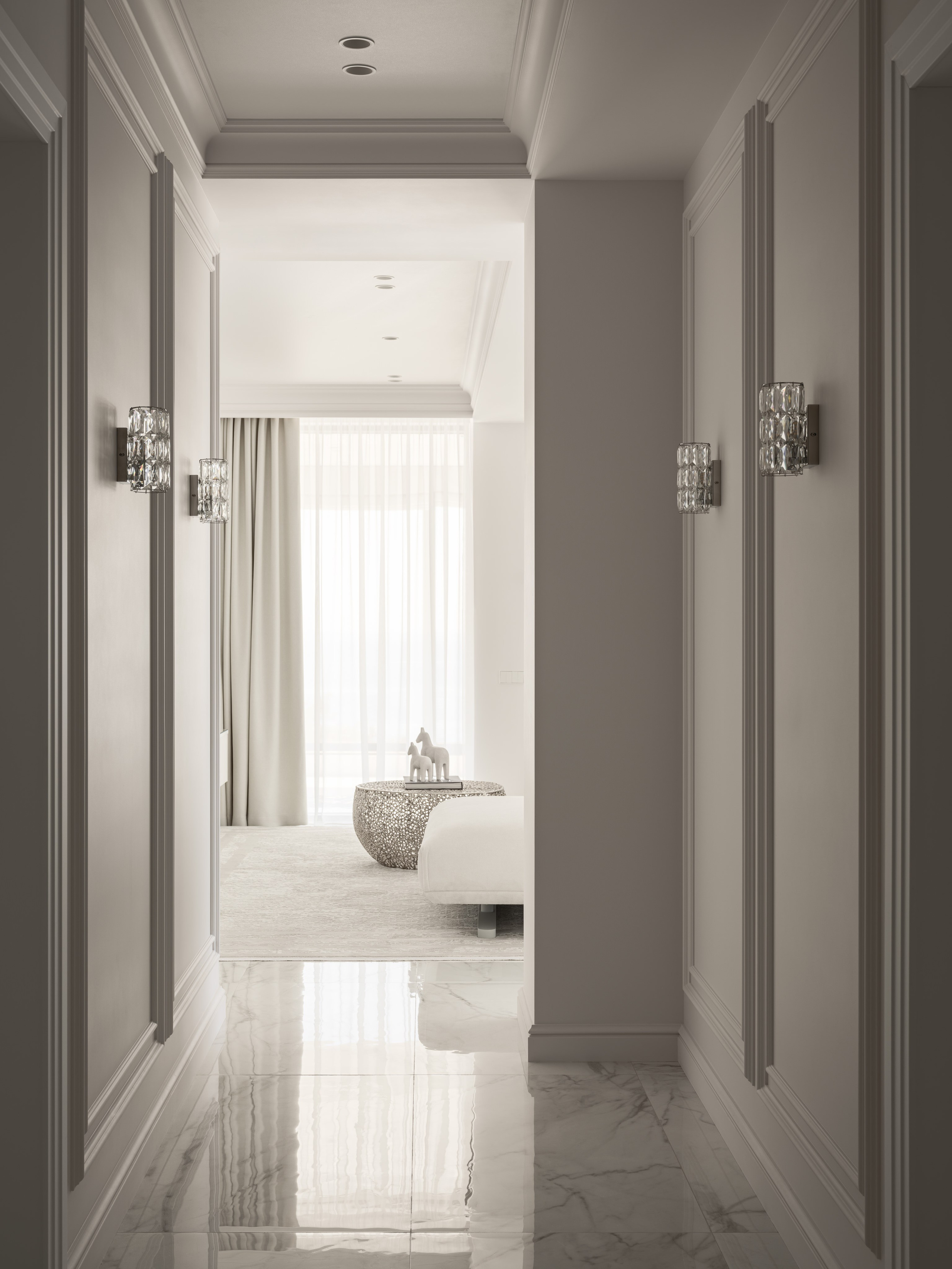 Вид из коридора на гостиную с панорамными окнами, мраморным полом и утончённым декором — гармоничный интерьер в светлых тонах от дизайнера Алёны Боярской, стилист Наталья Якушева, фото Сергей Денисенко, естественное освещение.