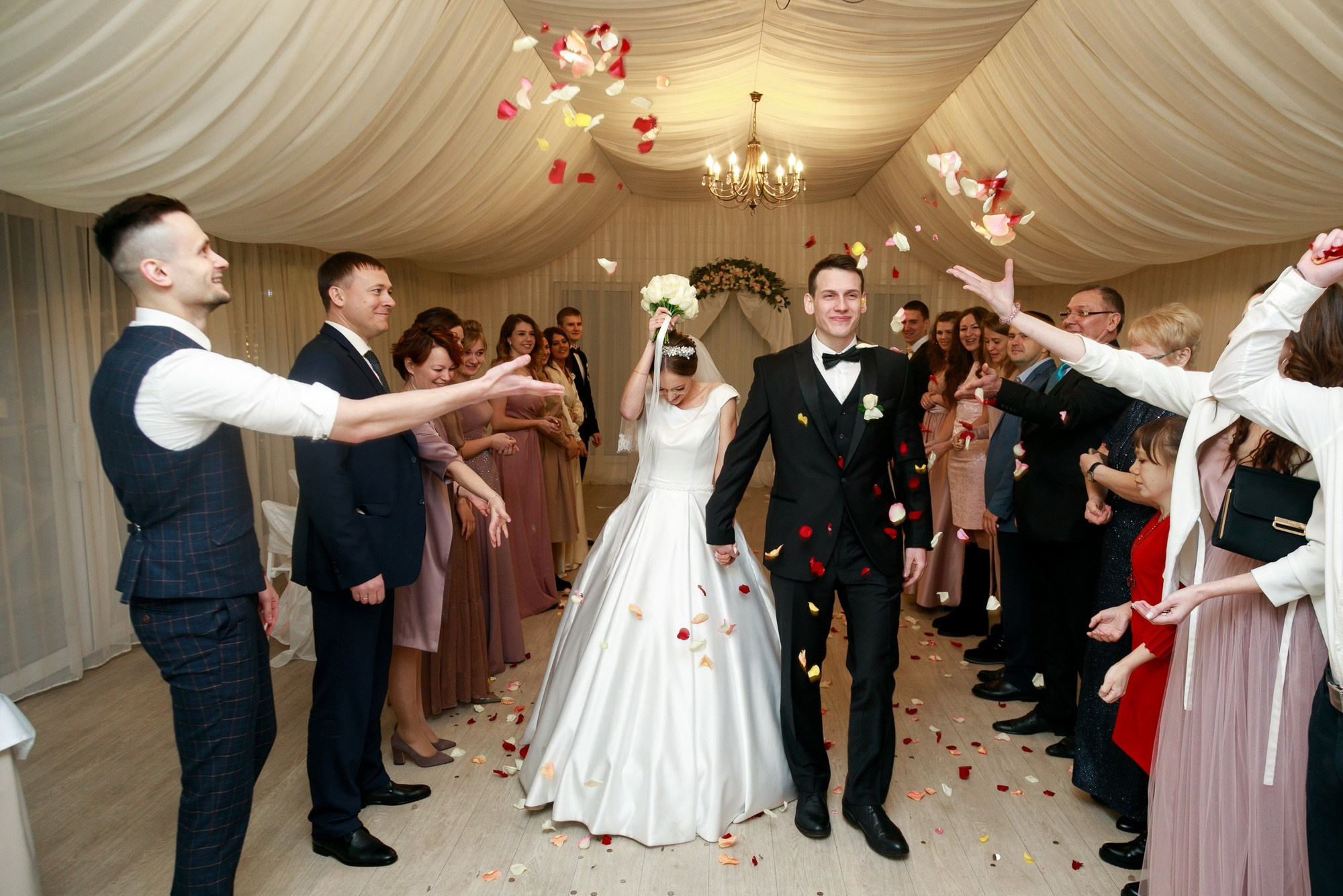 Свадьба с огоньком. Фотограф крещение венчание в Петербурге! Помогает подобрать храм и посоветовал душевного батюшку в СПб