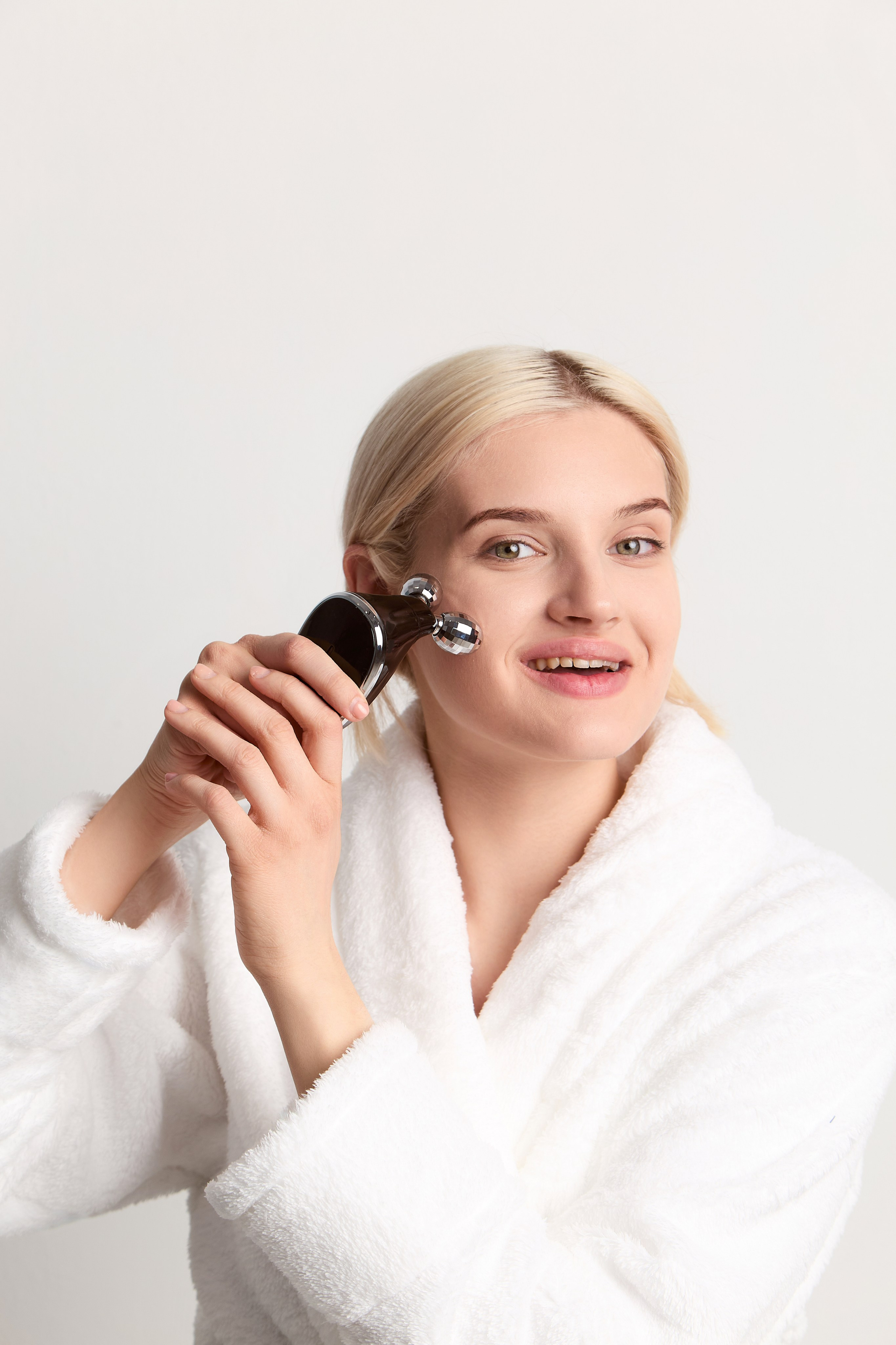 Съемка массажера для лица. Фотограф Руслан Потапов в Краснодаре