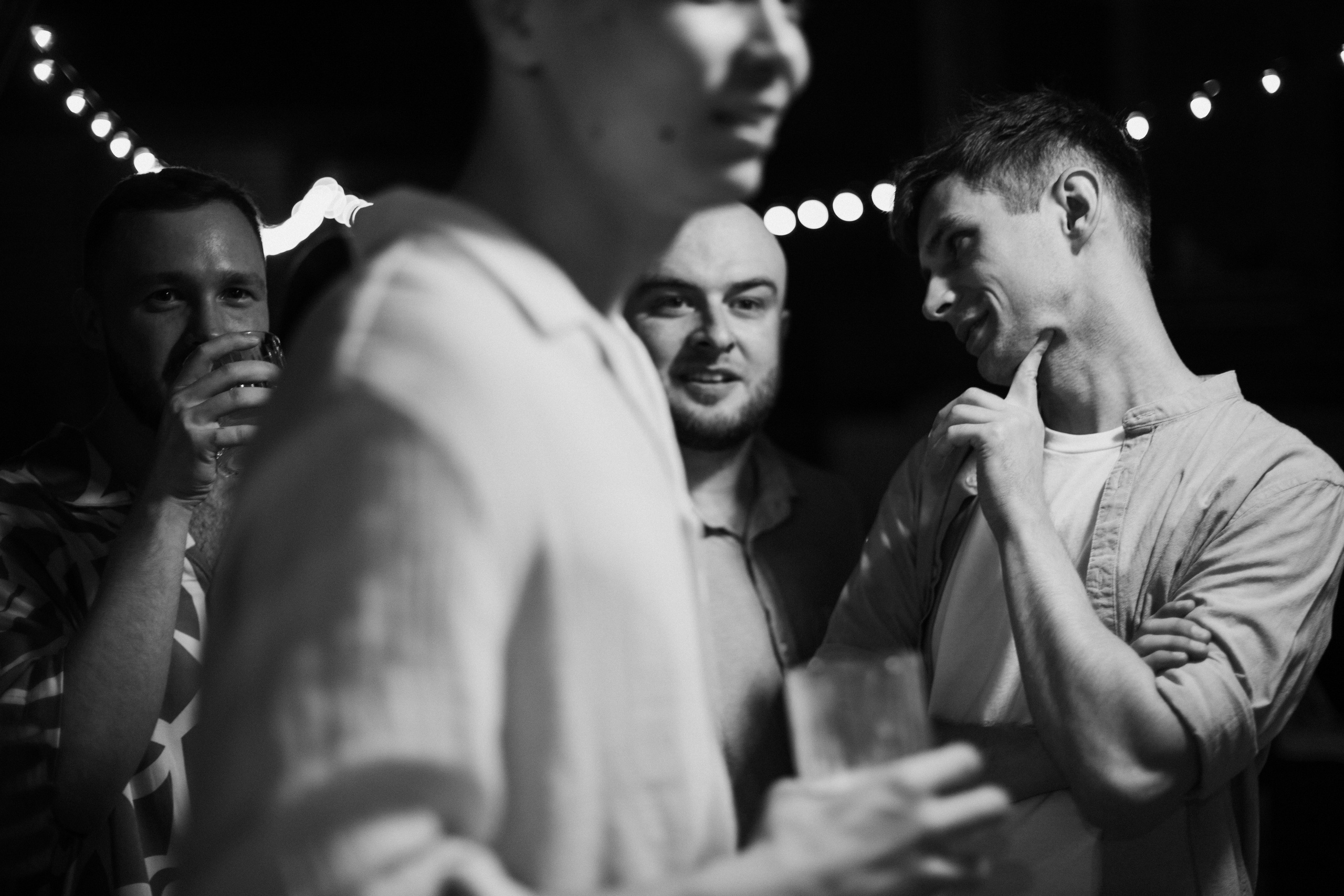 Фотосессия вечеринки у бассейна с видом на горы. Свадебный, репортажный и портретный фотограф Сочи, Краснодар. Александра Зайцева