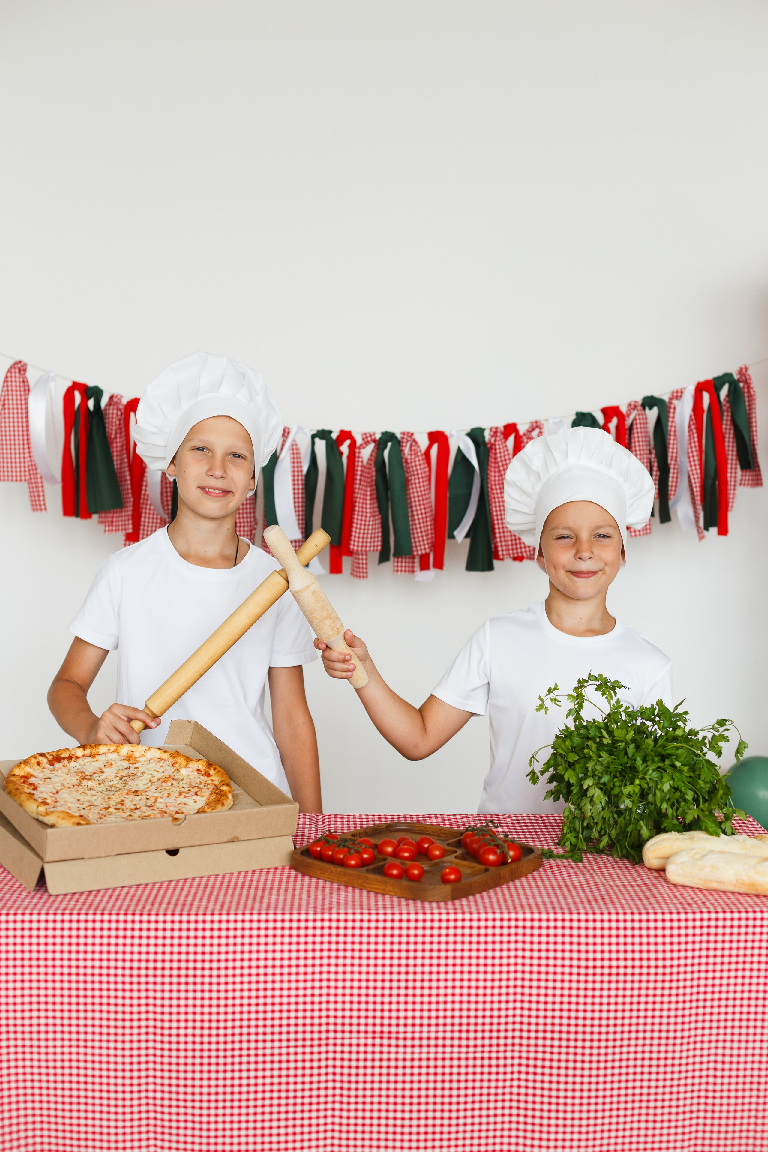 Детская фотосессия с пиццей