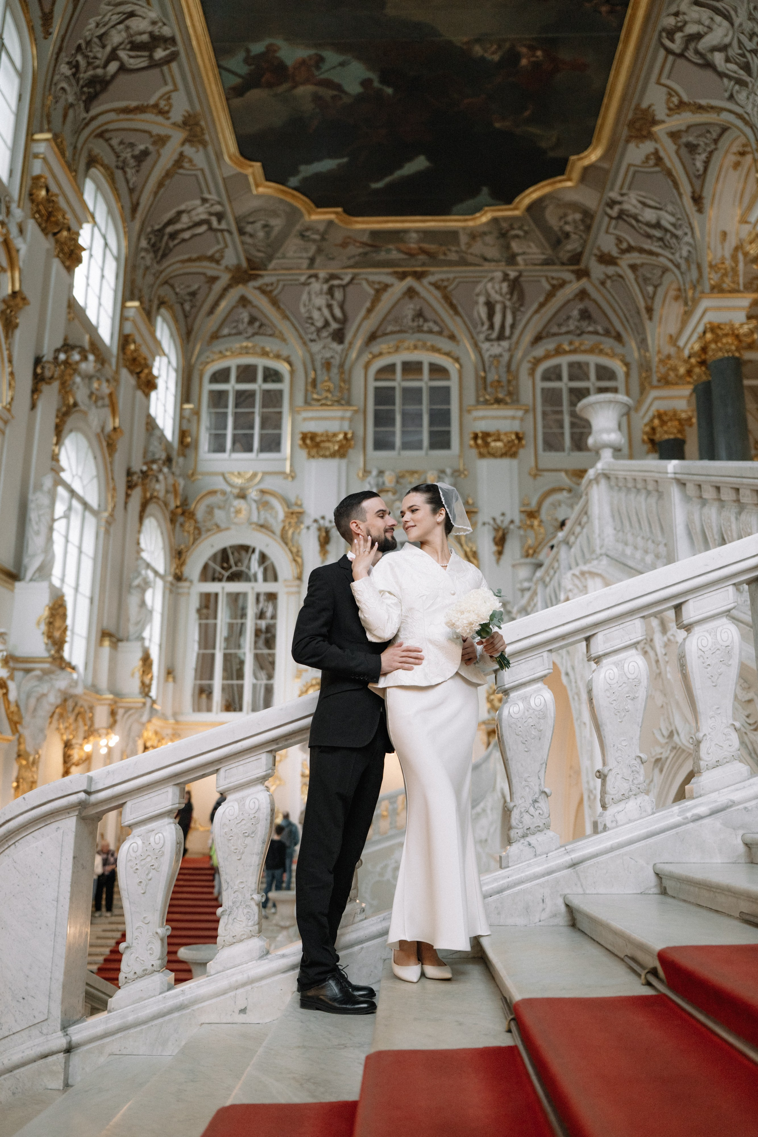 Свадебная фотосессия в Апреле в Петербурге. Свадебный фотограф Александр Невский в Санкт-Петербурге