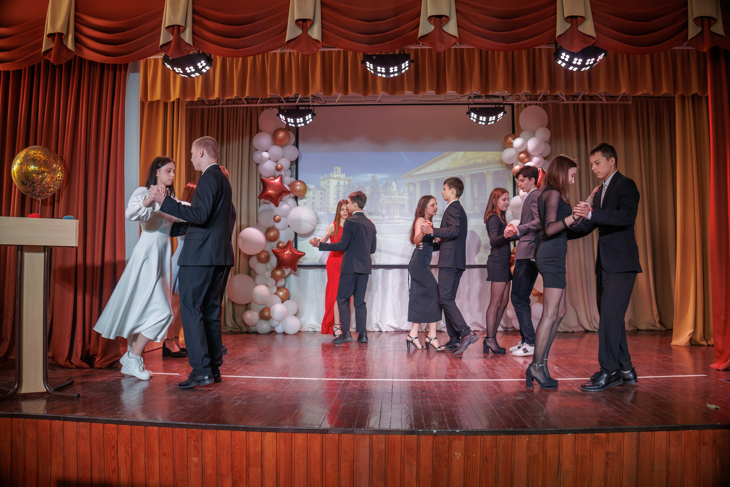 Вручение аттестатов. Свадебный и семейный фотограф в Новосибирске Ирина Дорошкова