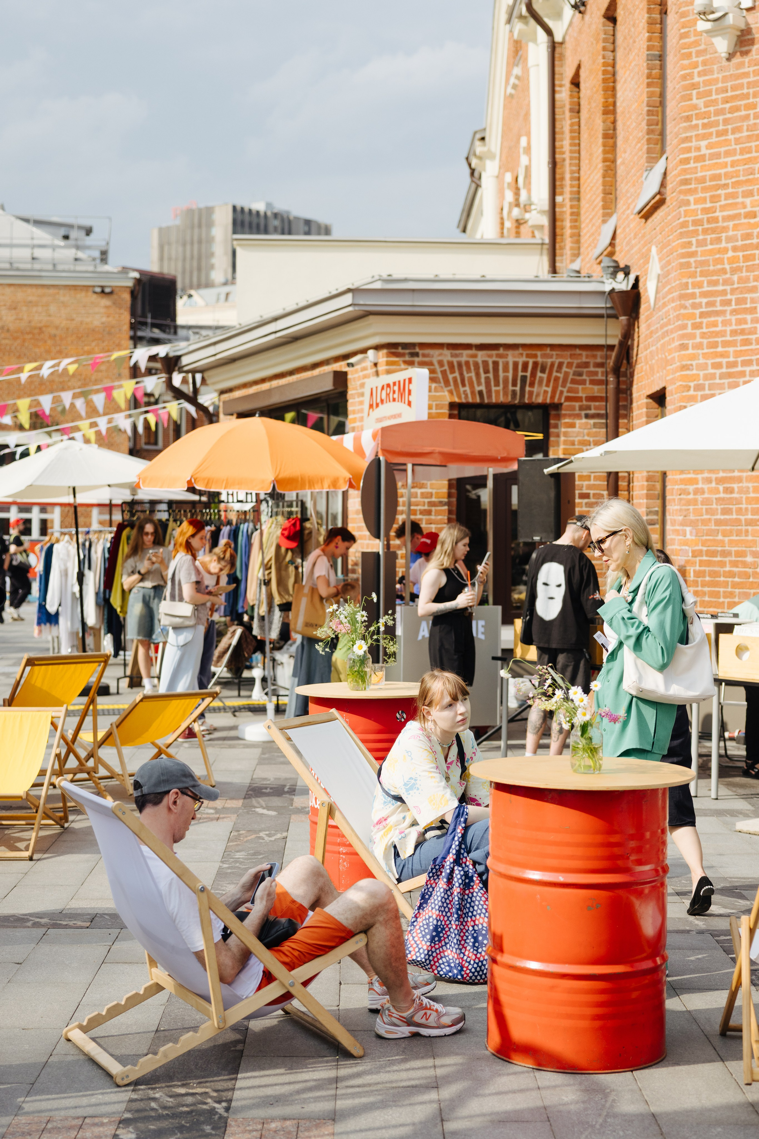 7–8 июня 2025 в пространстве «Три вокзала. Депо» / День 1 / фото Валерий Белобеев. Фотоотчеты «Ламбада-маркета»