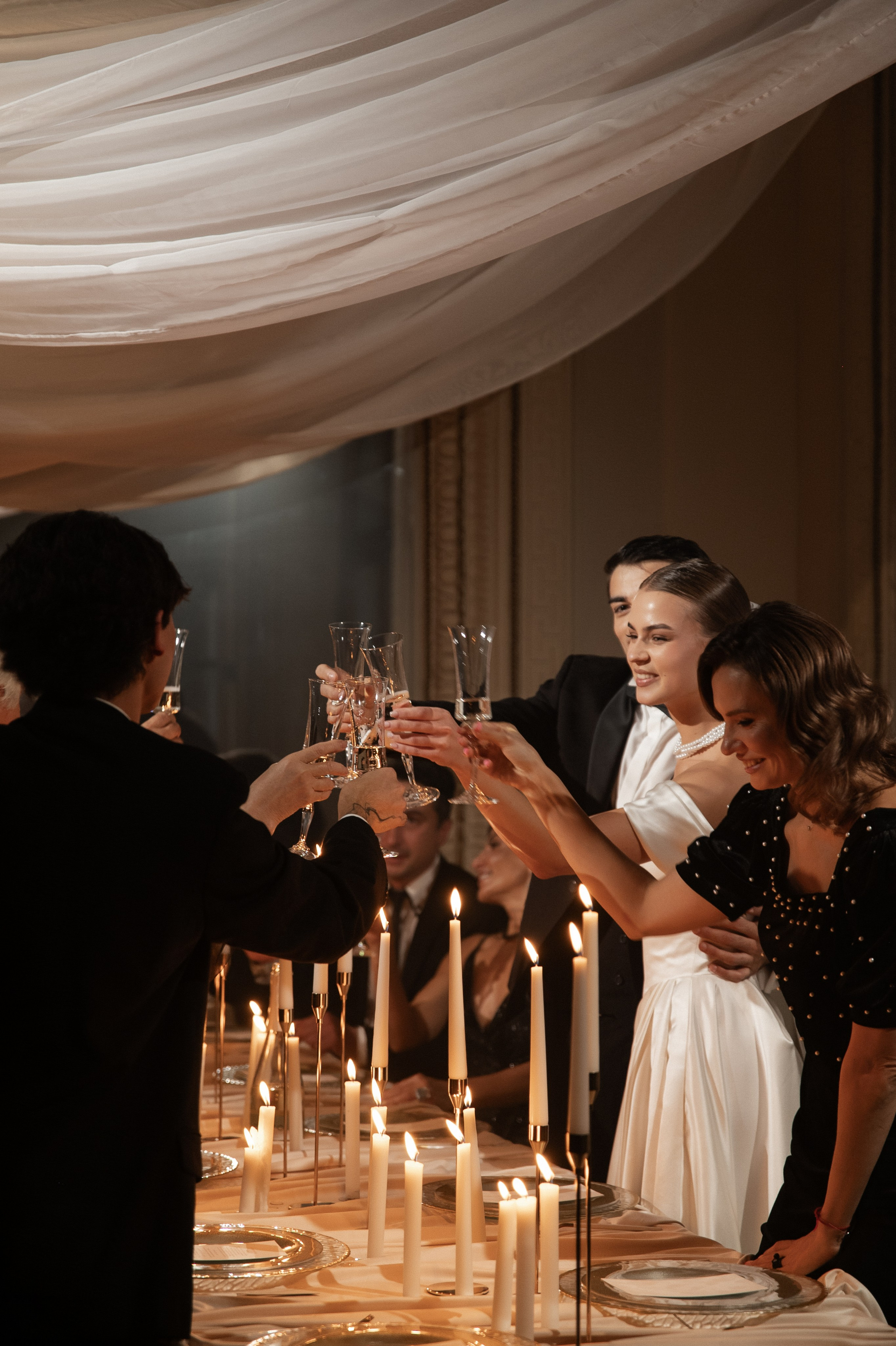 Камерный свадебный ужин при свечах в старинном особняке в фотостудии 21. Kult. Ярослава Ерина — свадебный фотограф в Москве