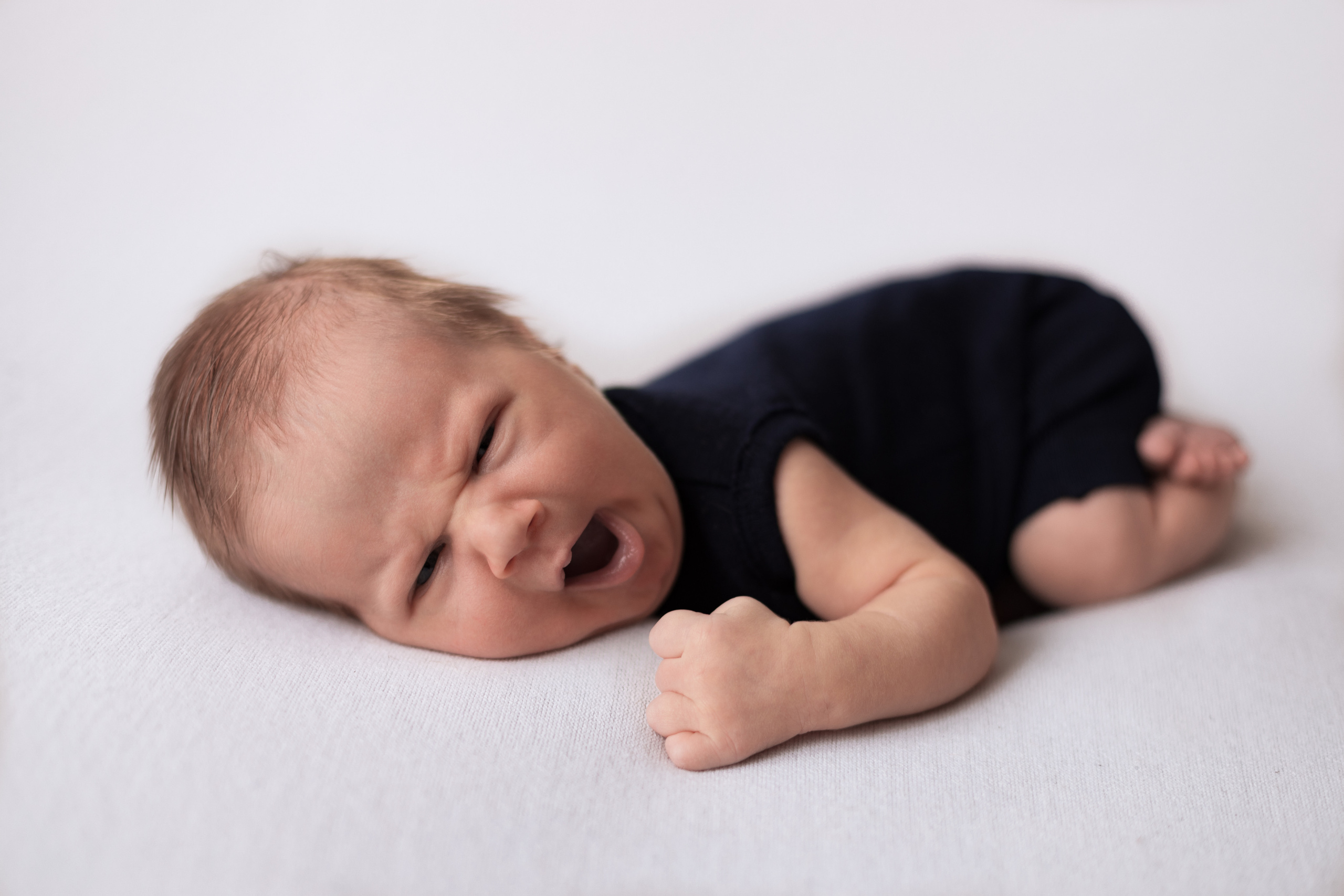 маленький богатырь в синем комбинезоне