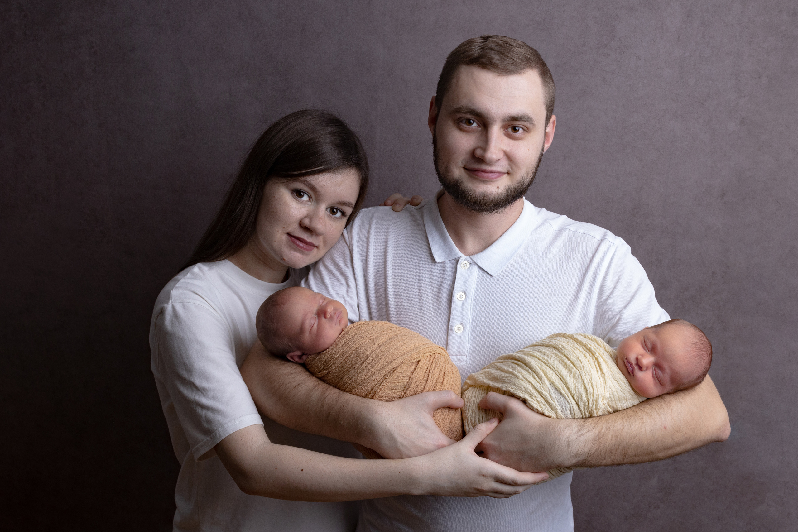 одна беременность и две дочки на руках у отца