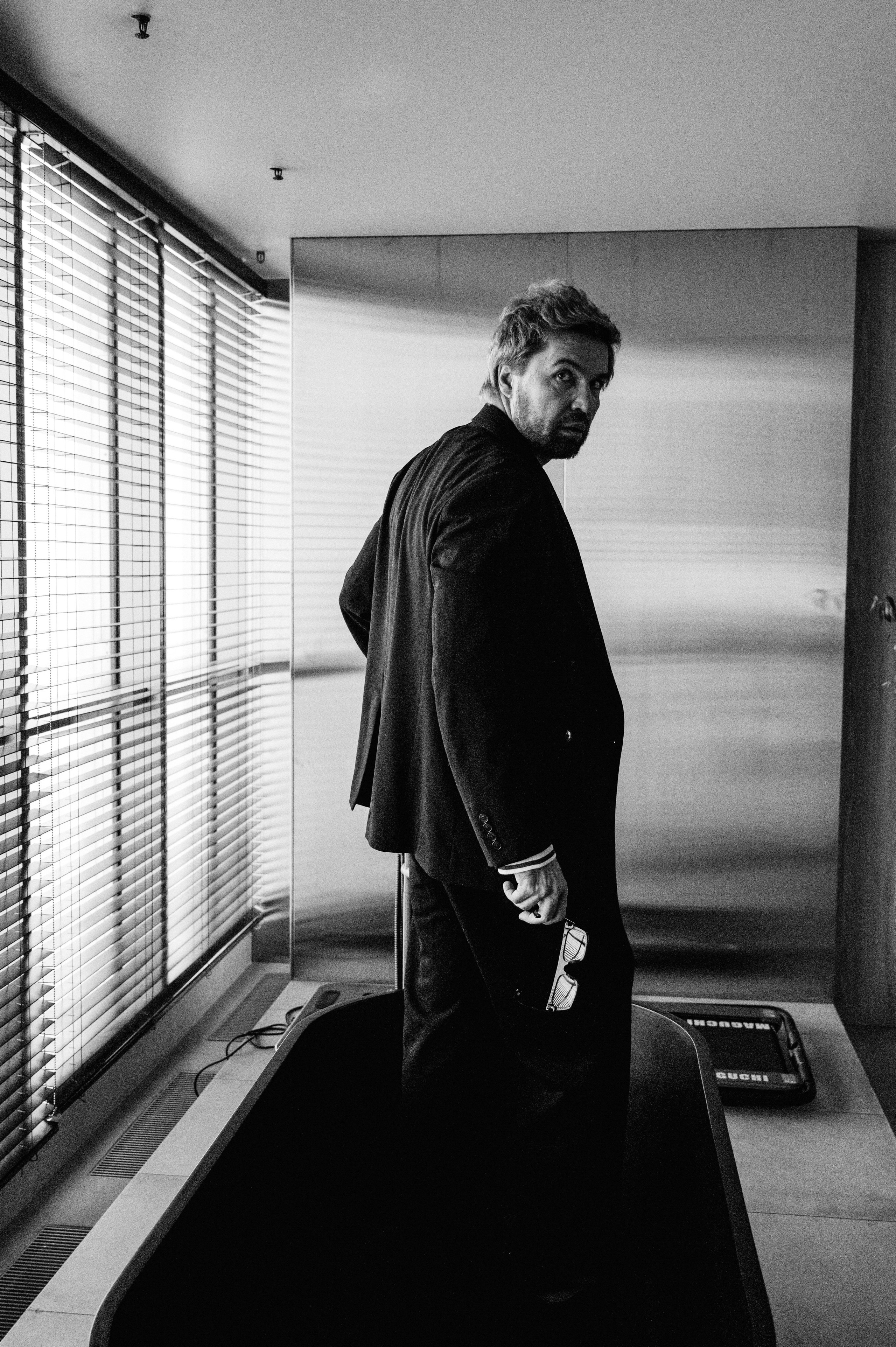 Максим. Профессиональный фотограф беременности в СПБ. Стильные фотосессии беременности в стиле минимализм и классическая фотография