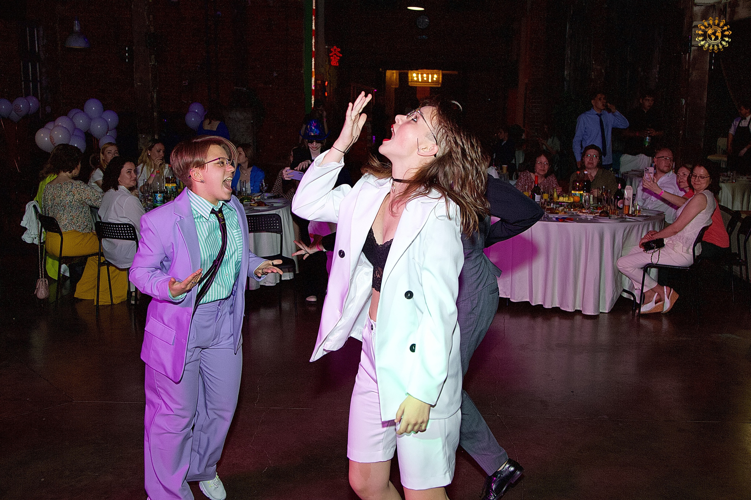 Выпускной 2023 (9-й класс, школа № 46). Loft Urban. Москва. Репортажная съемка в Москве и области. Анималистика