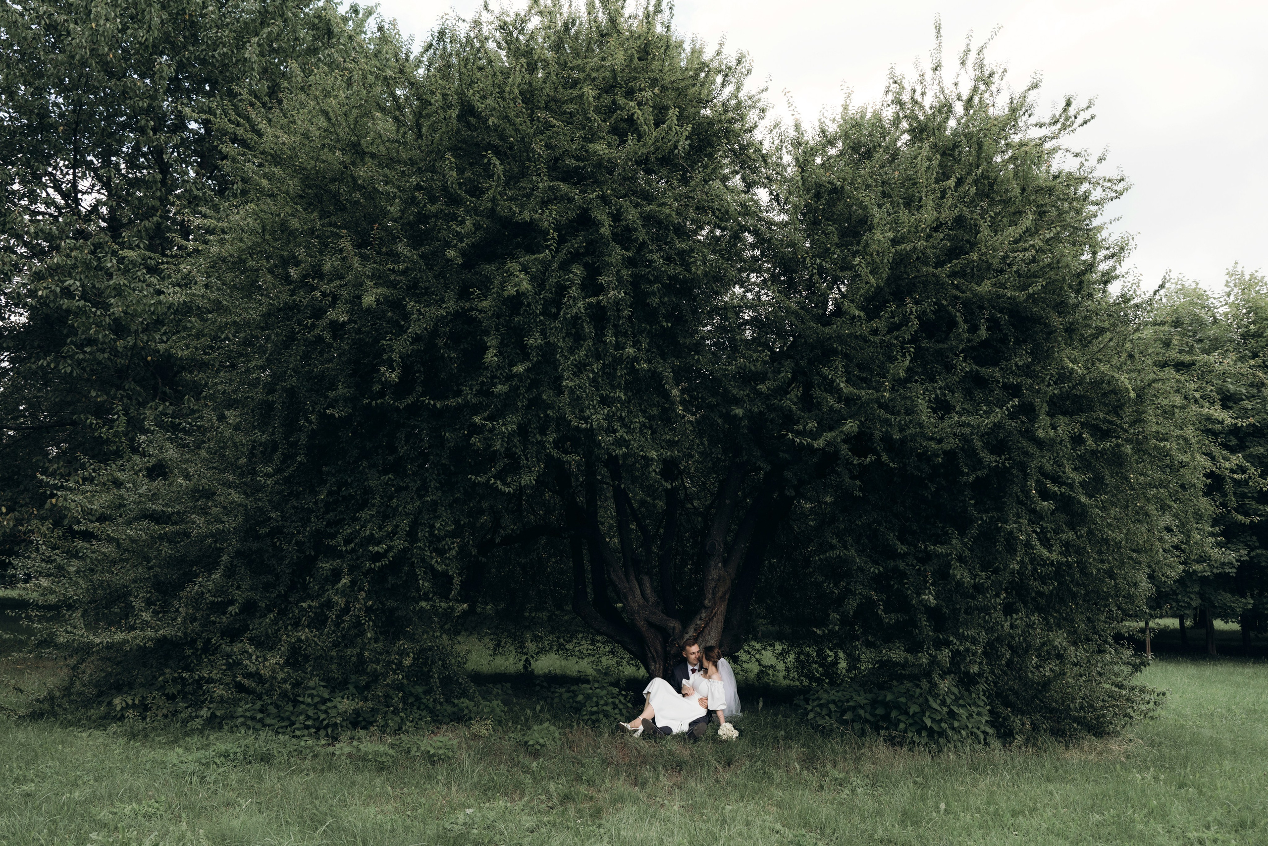 Свадебная прогулка в Лошицком парке. Ваш семейный фотограф в Минске — Вика Трегубова